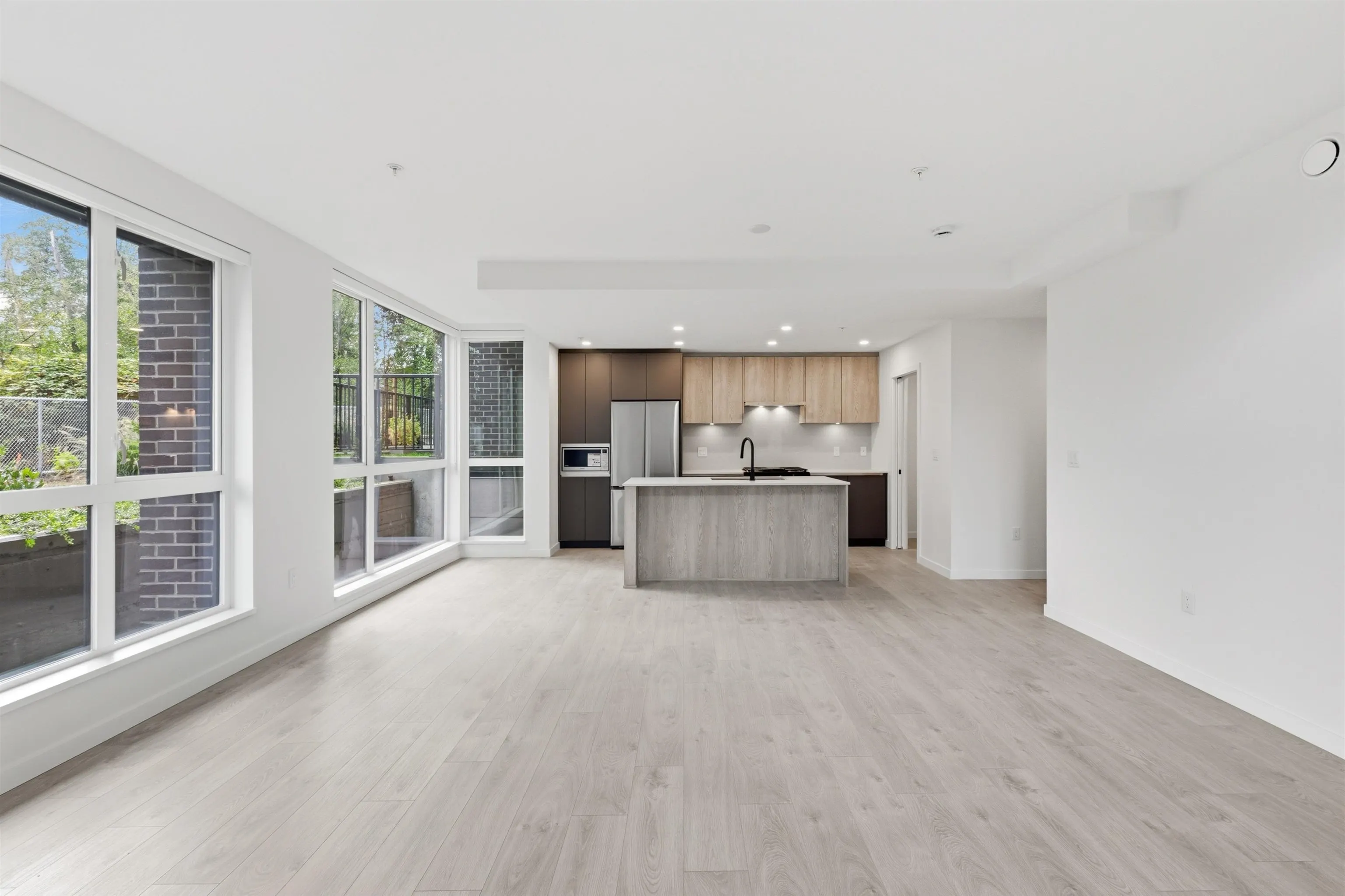 6585 195a Street #102