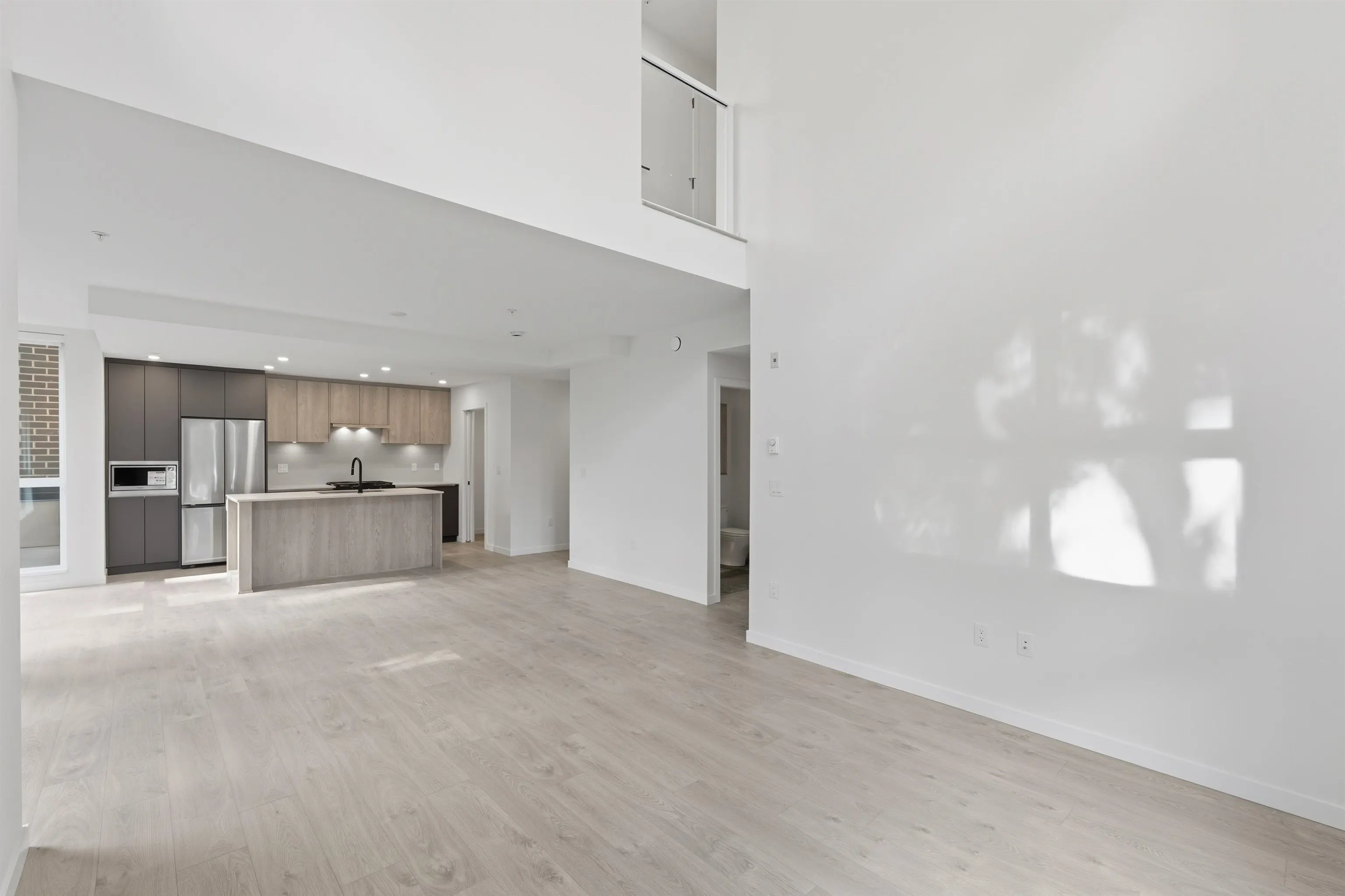 6585 195a Street #102