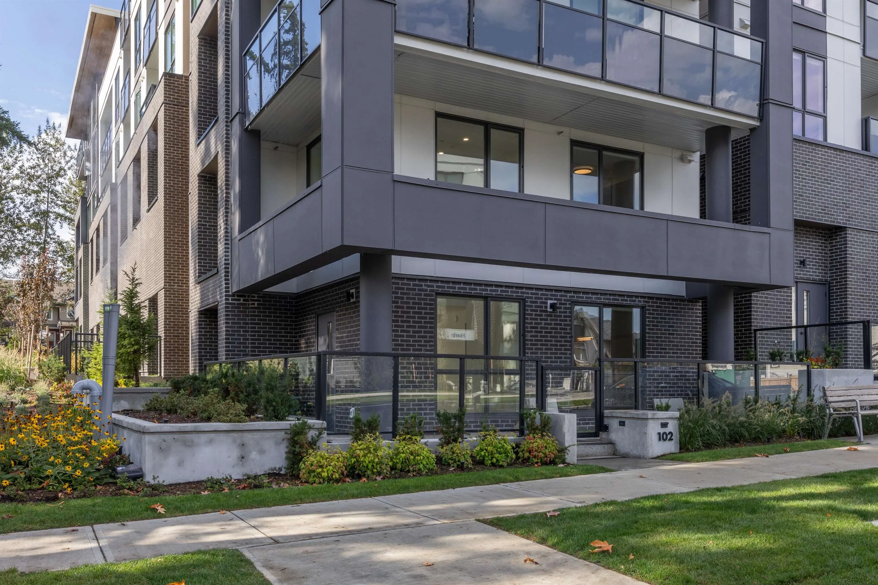 6585 195a Street #102