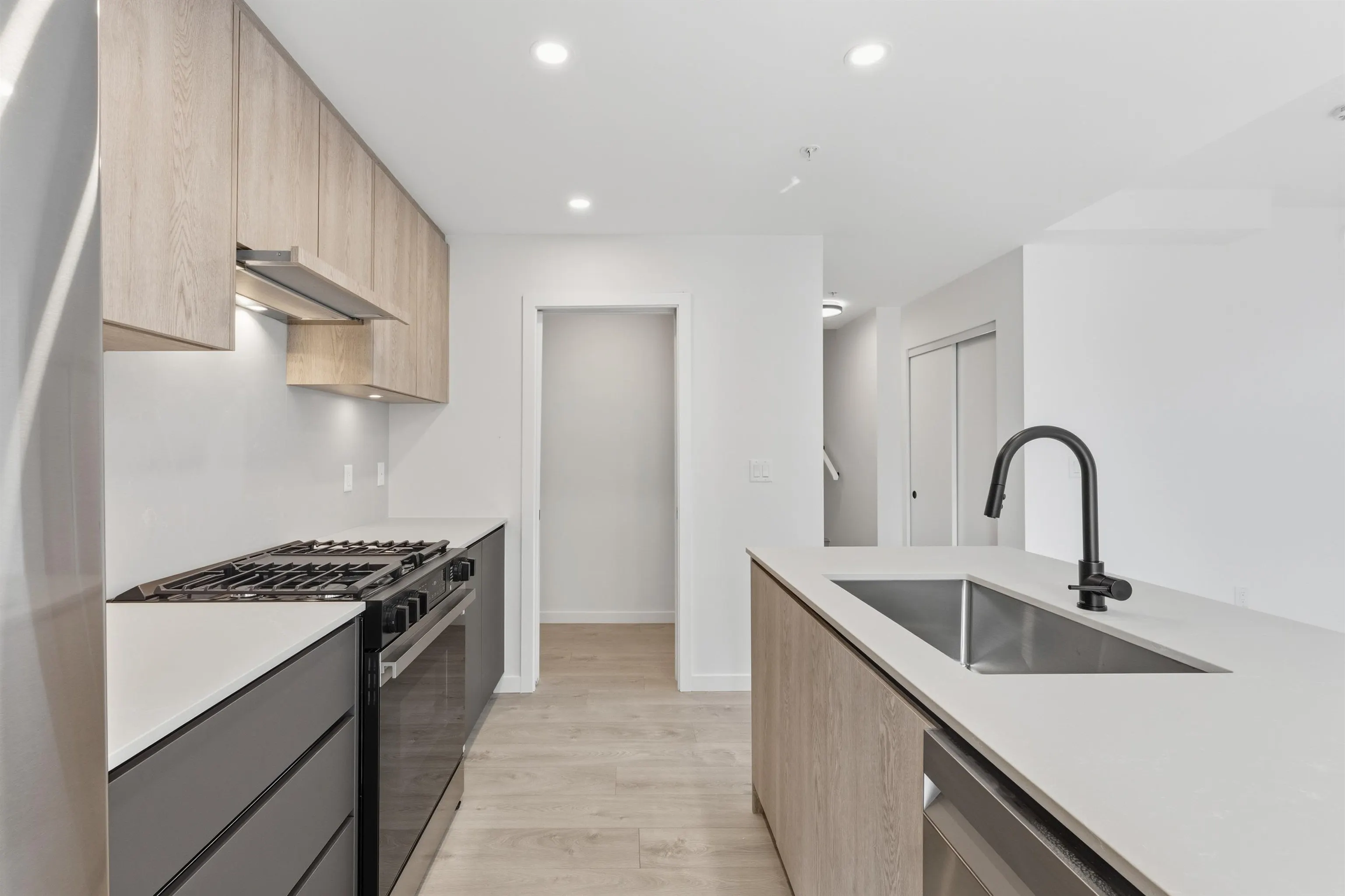 6585 195a Street #102