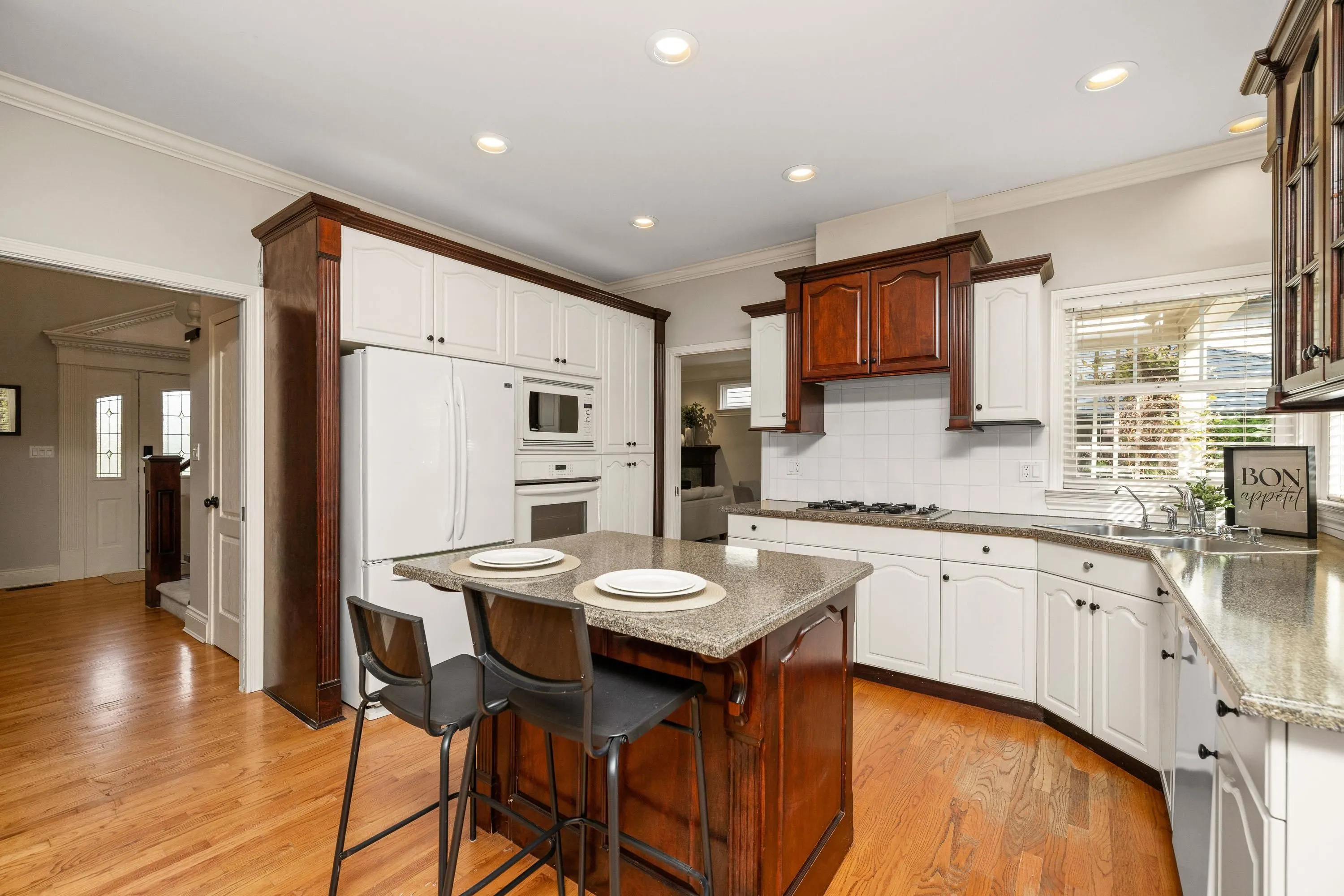 21646 Murray's Crescent