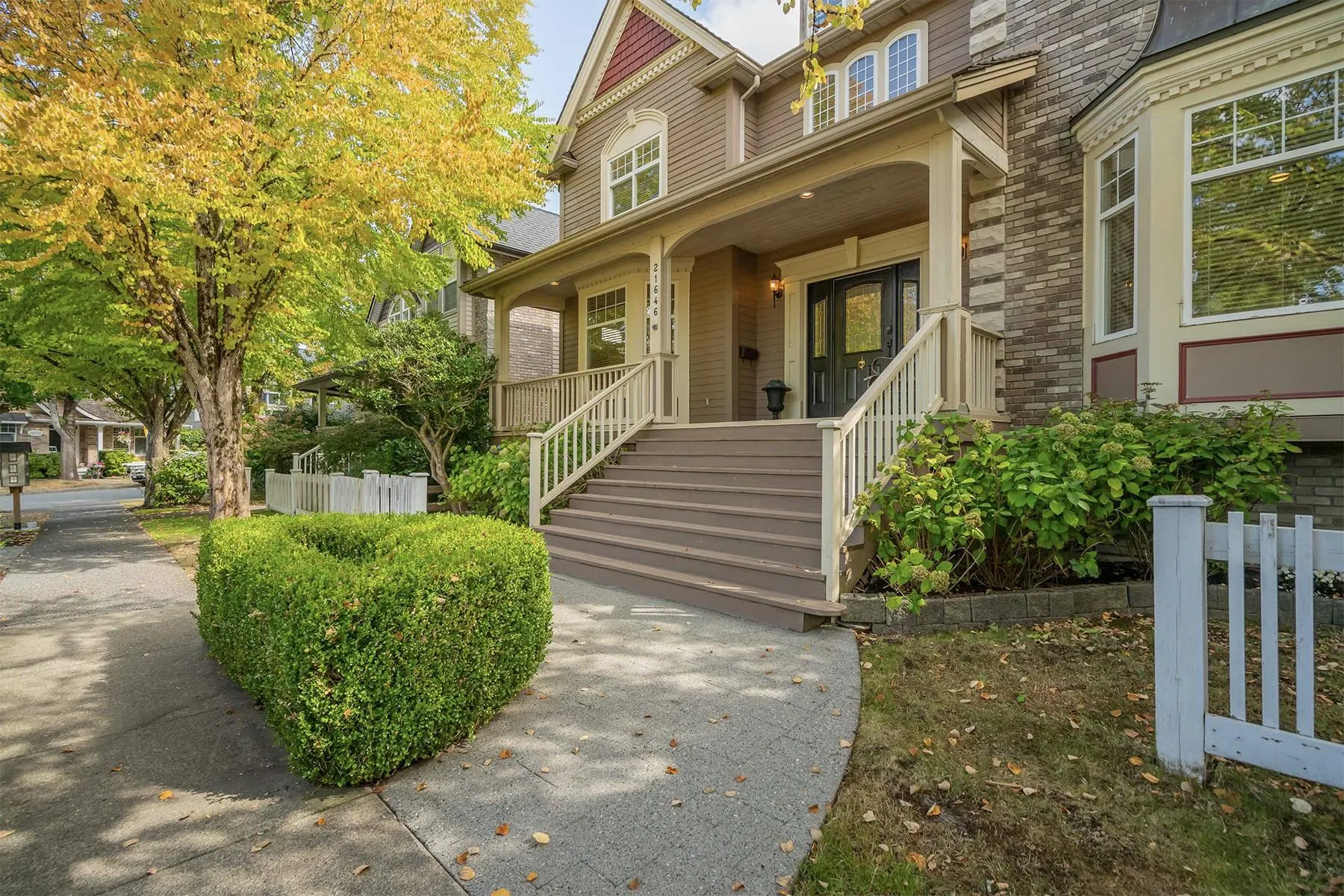 21646 Murray's Crescent
