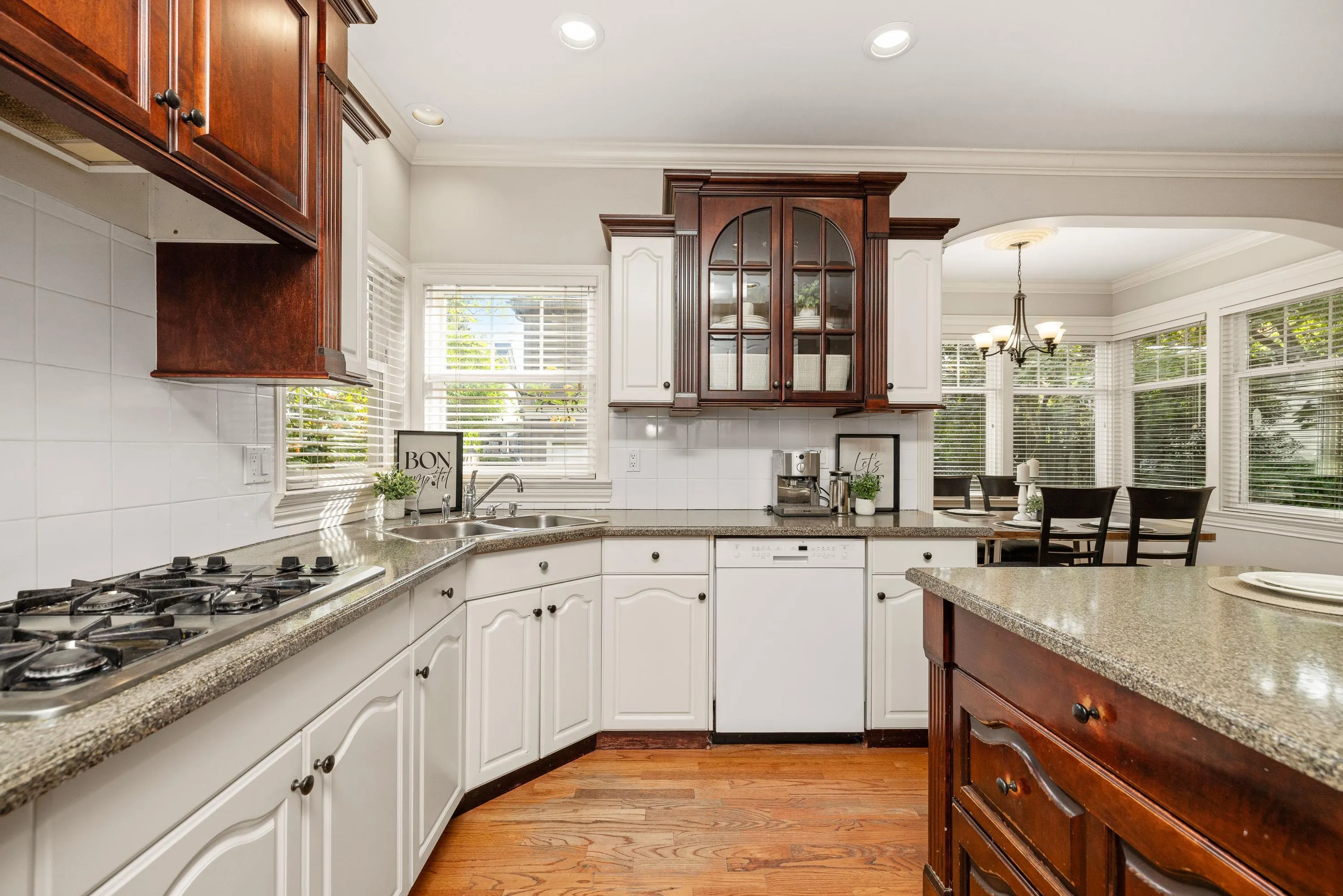 21646 Murray's Crescent