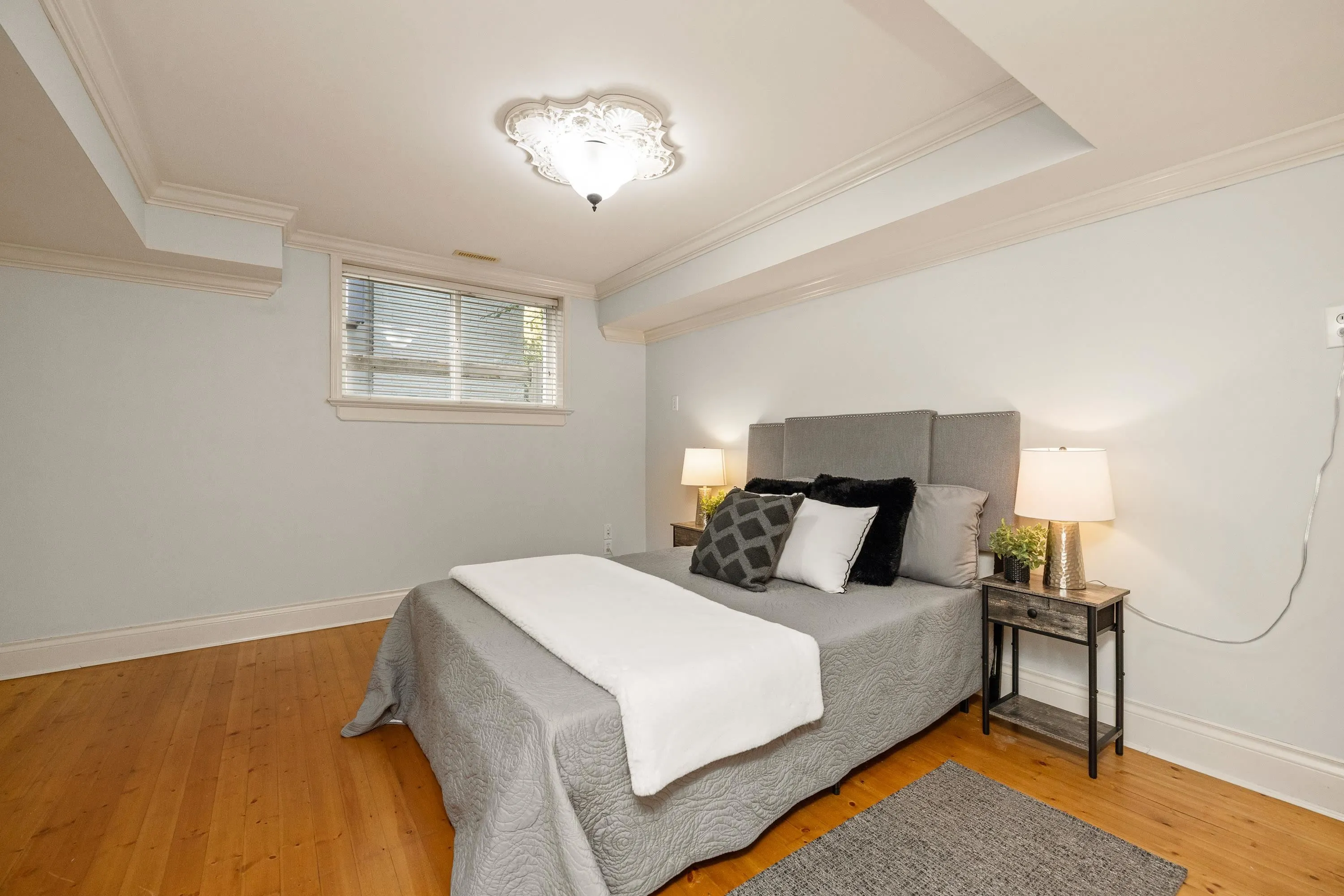 21646 Murray's Crescent