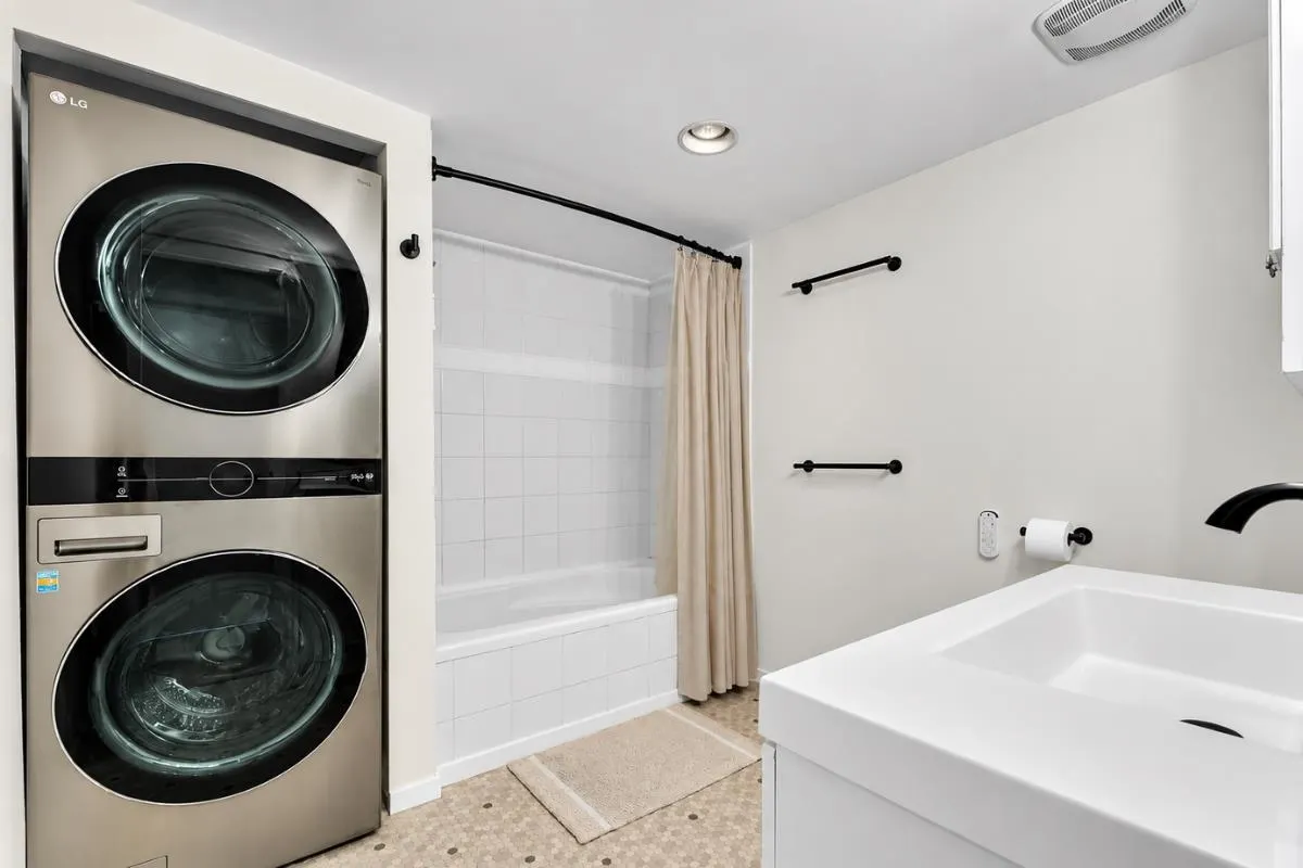 1935 W 1st Avenue #102