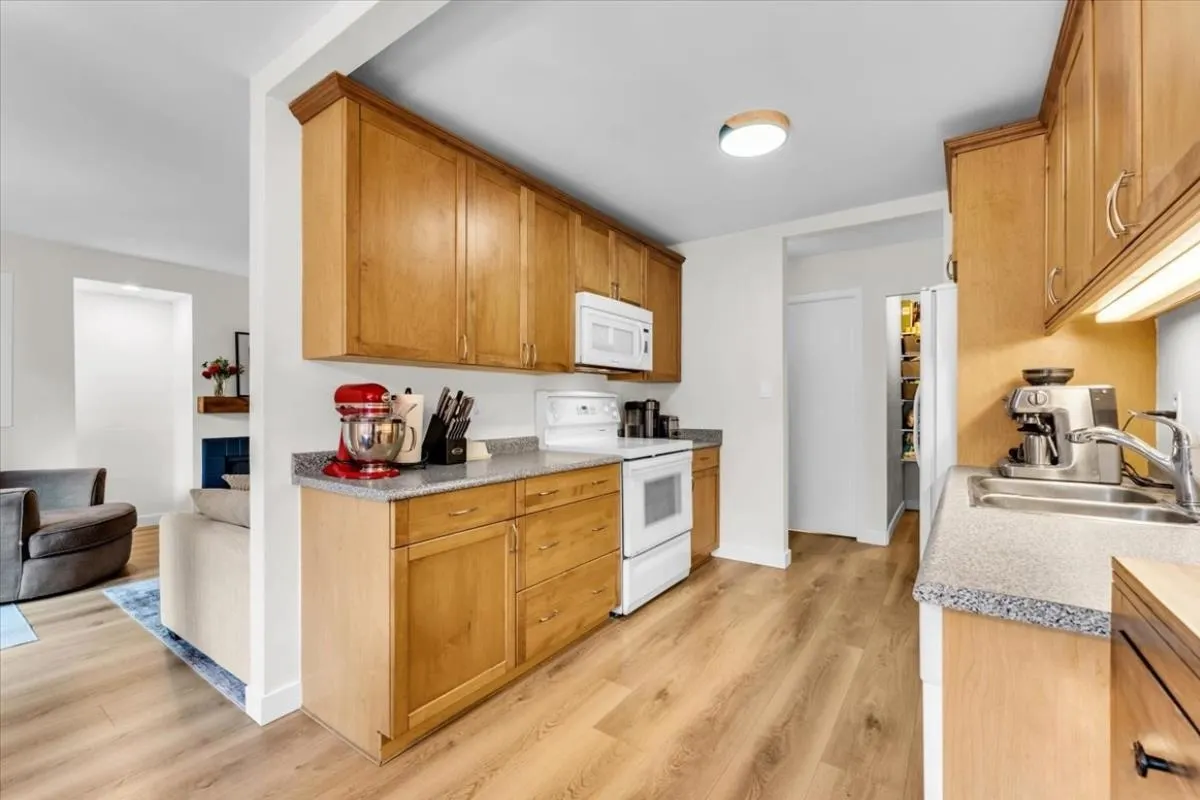 1935 W 1st Avenue #102