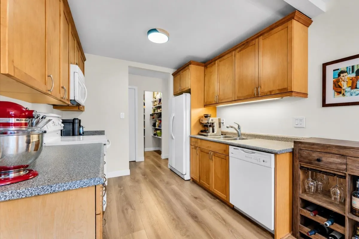 1935 W 1st Avenue #102