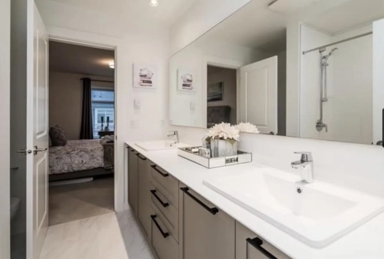 2838 Livingstone Avenue #25