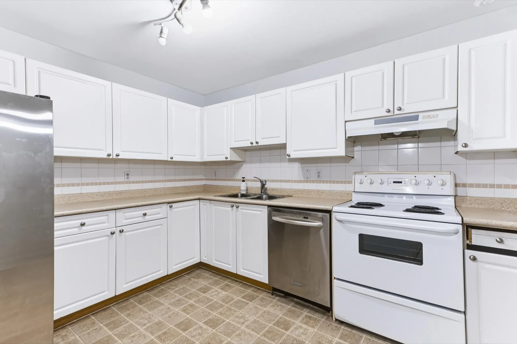 1310 Cariboo Street #612