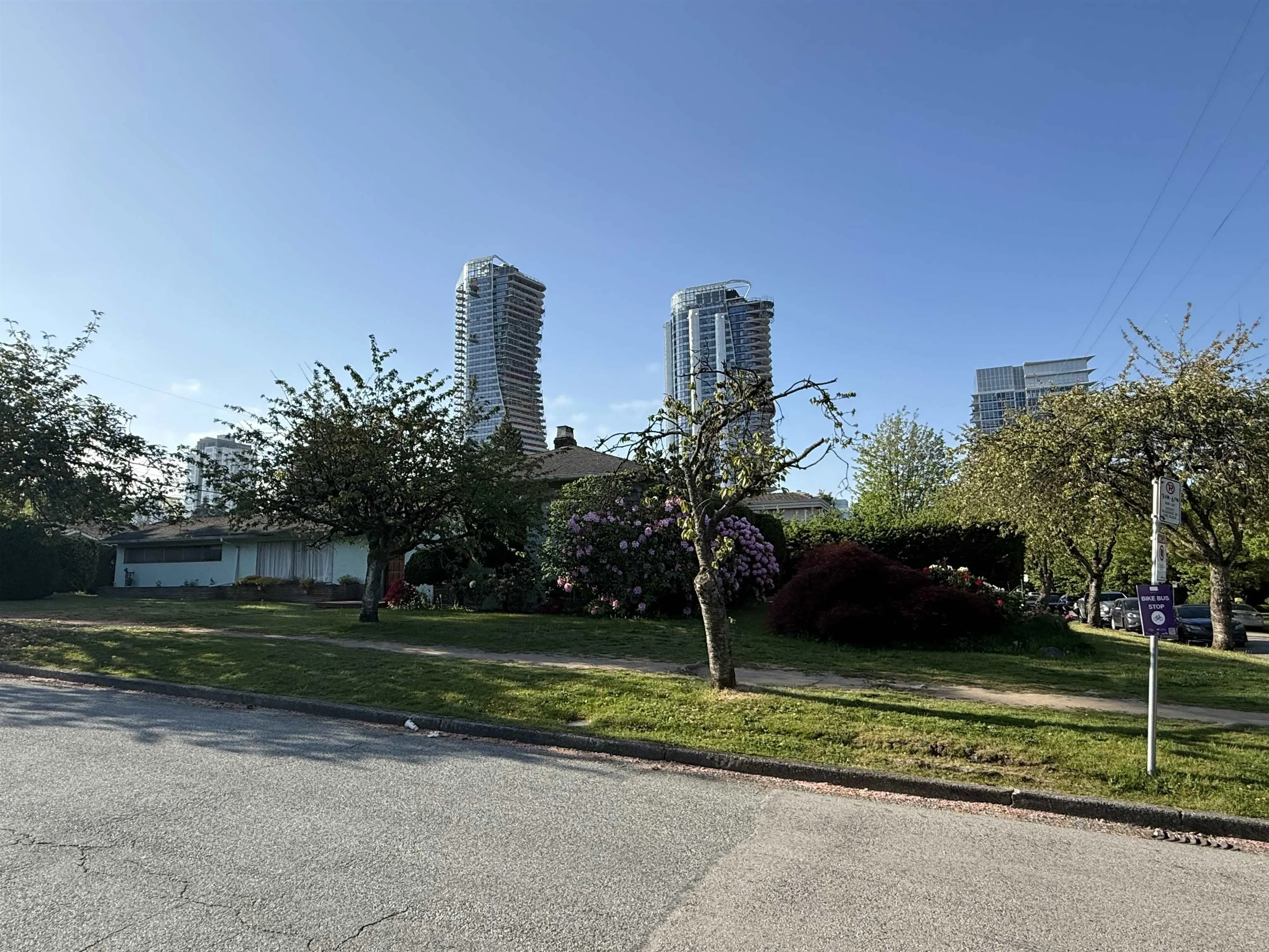 692 W 39th Avenue