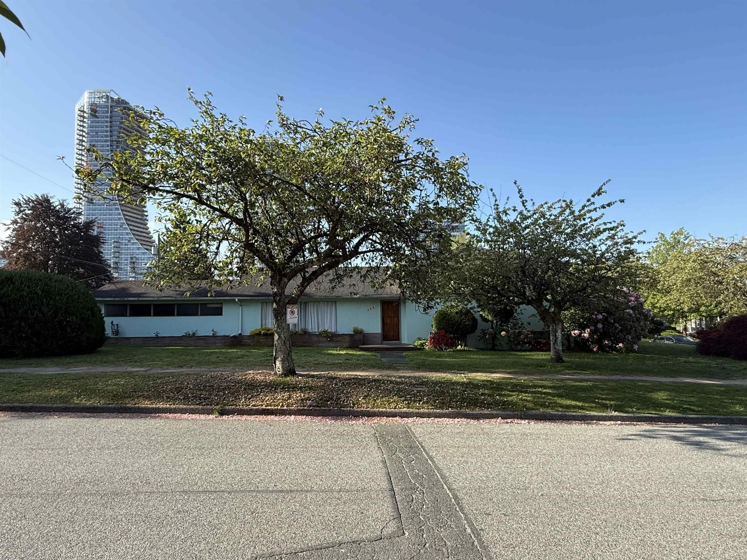 692 W 39th Avenue