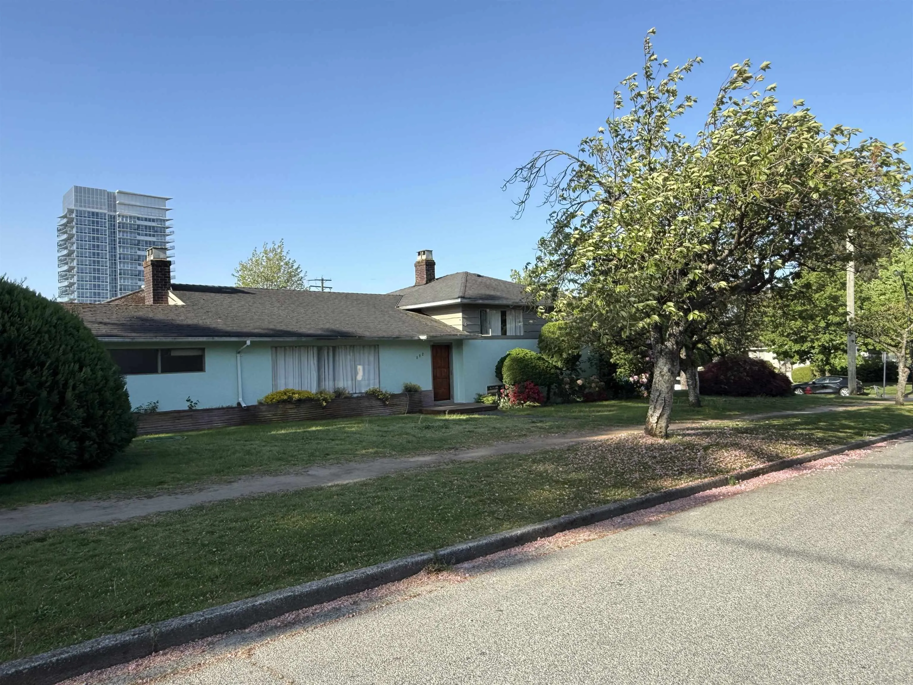 692 W 39th Avenue