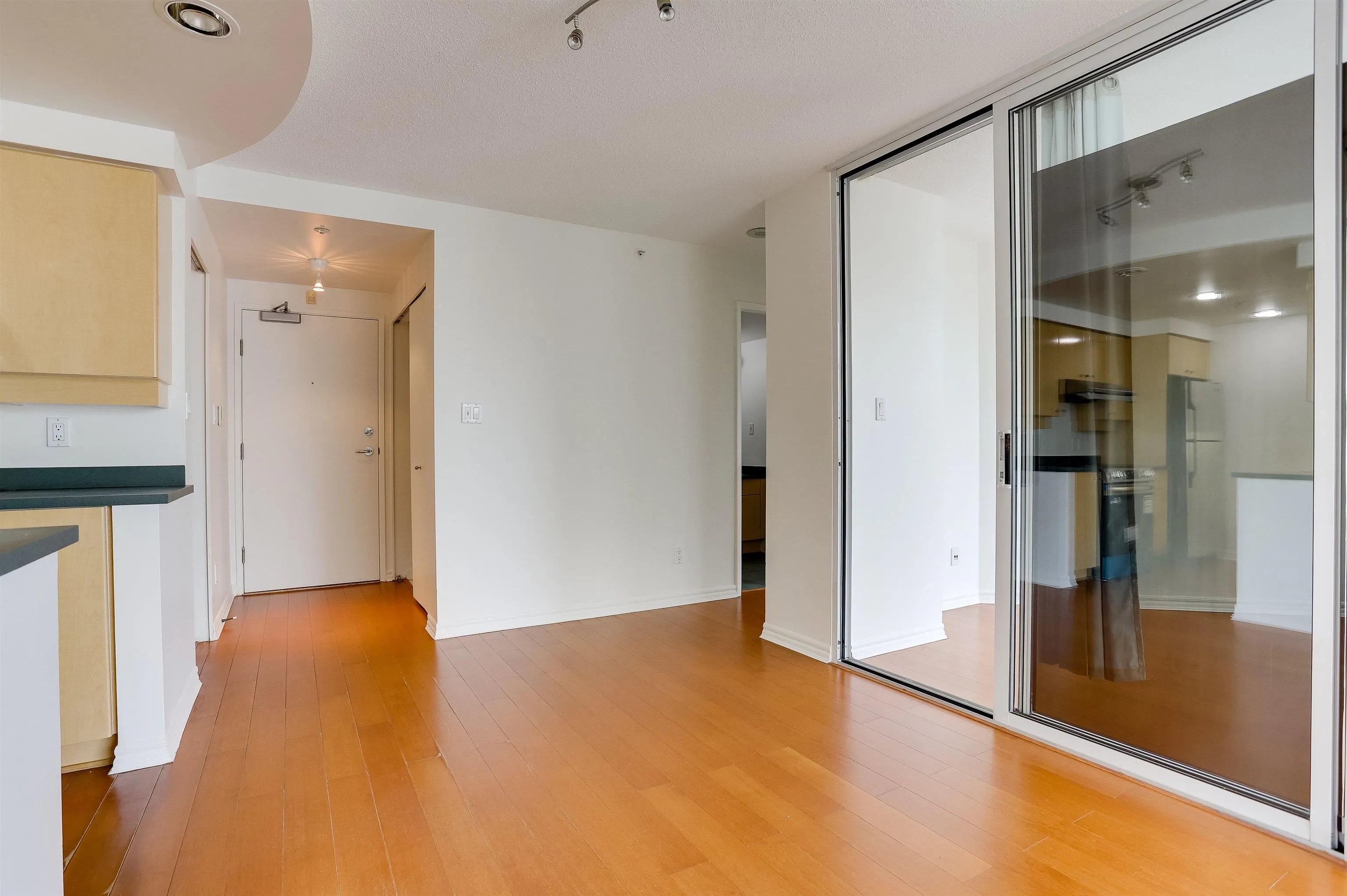 1009 Expo Boulevard #2008