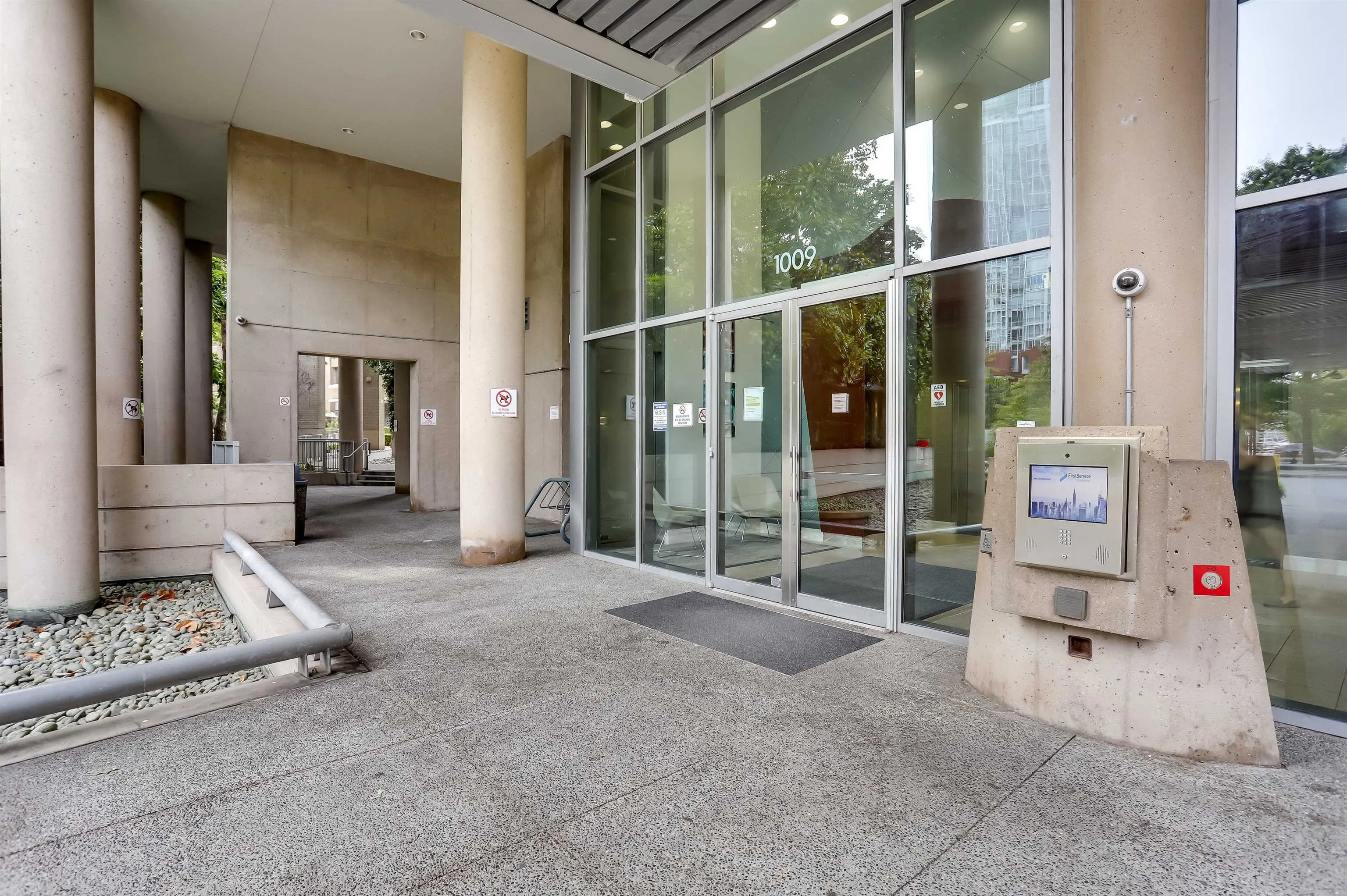 1009 Expo Boulevard #2008