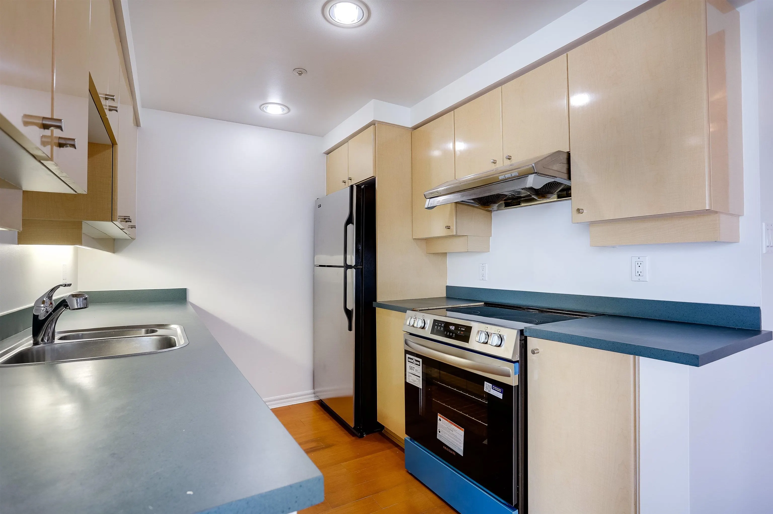 1009 Expo Boulevard #2008