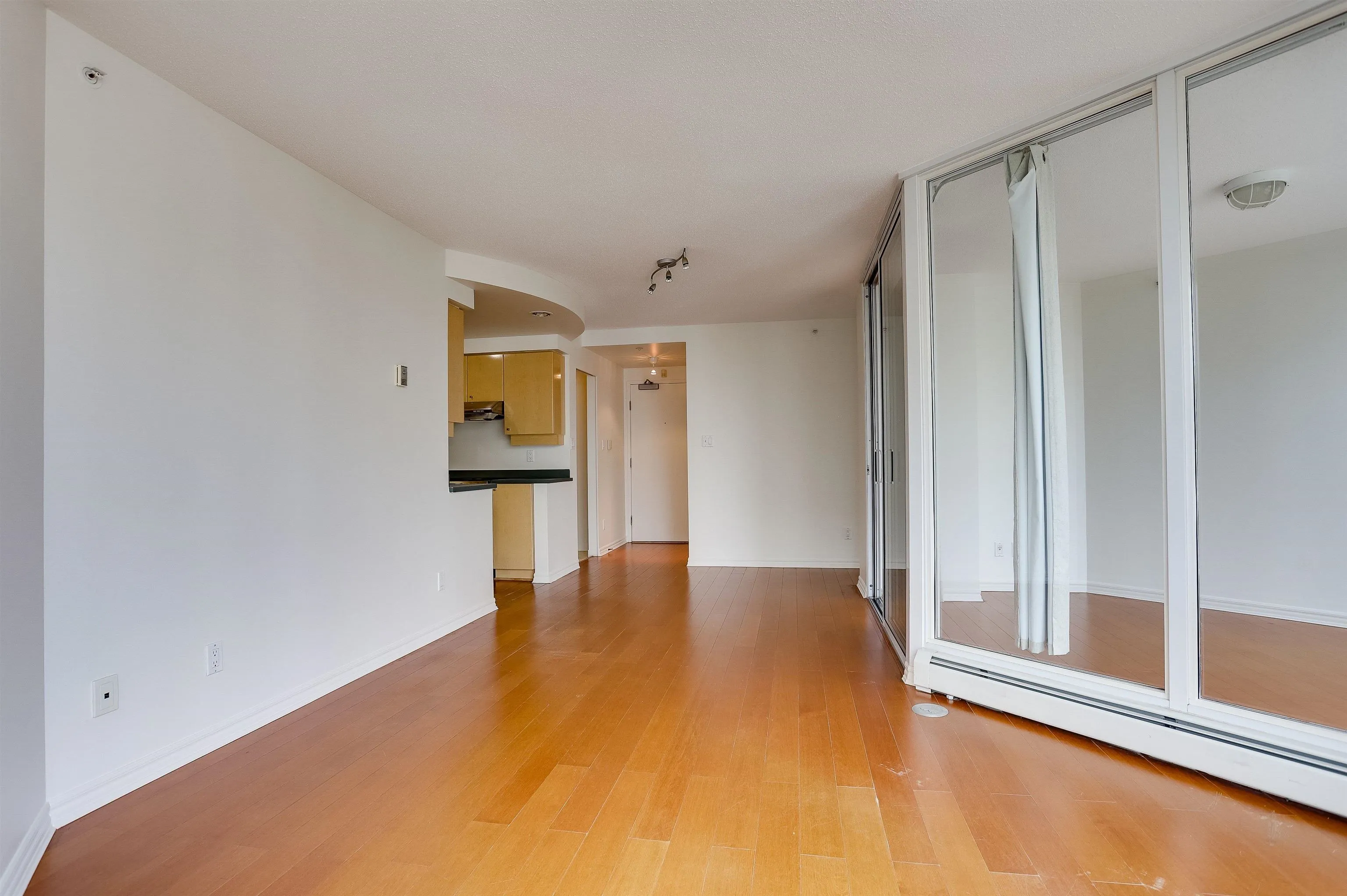 1009 Expo Boulevard #2008