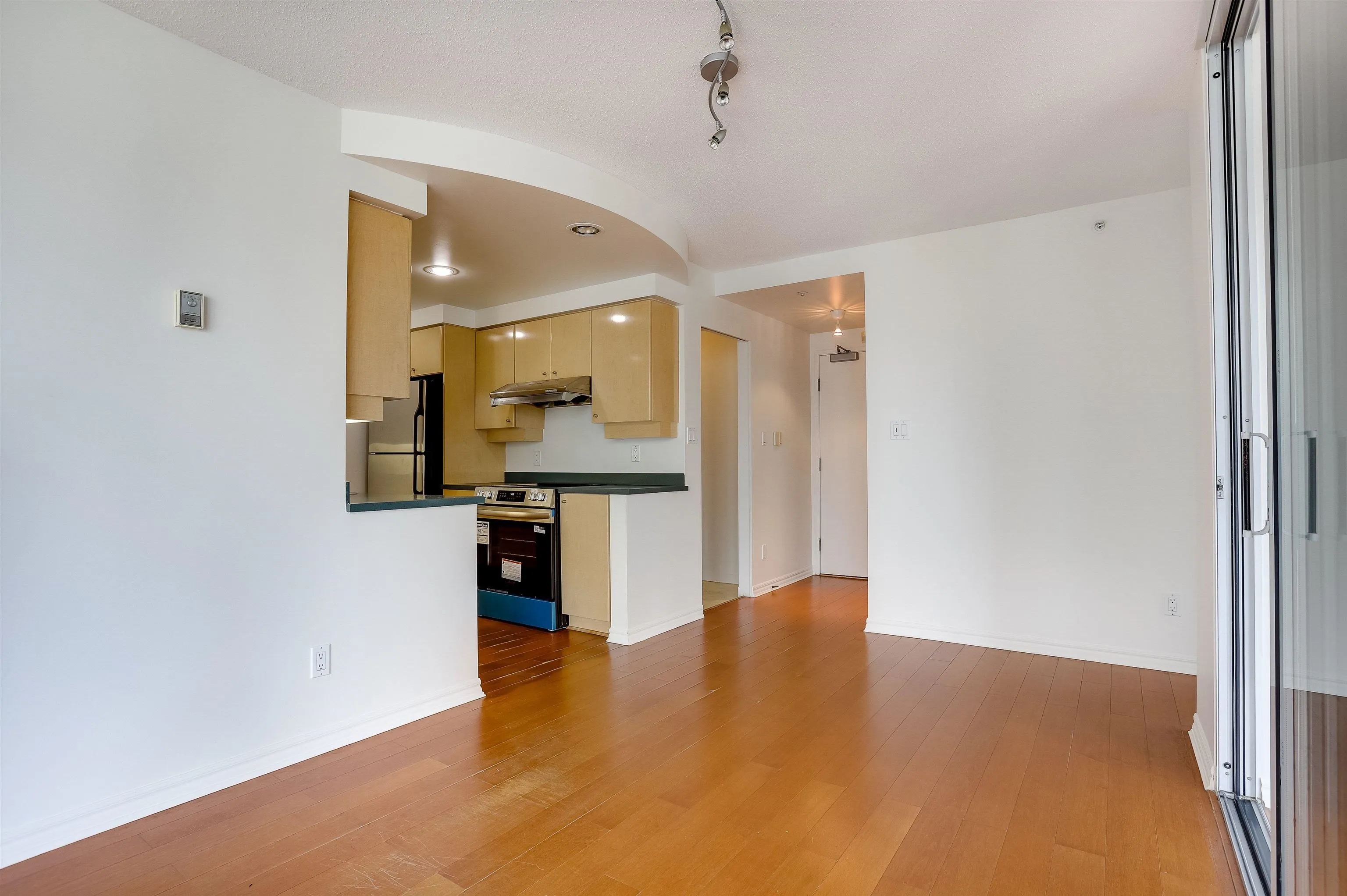 1009 Expo Boulevard #2008