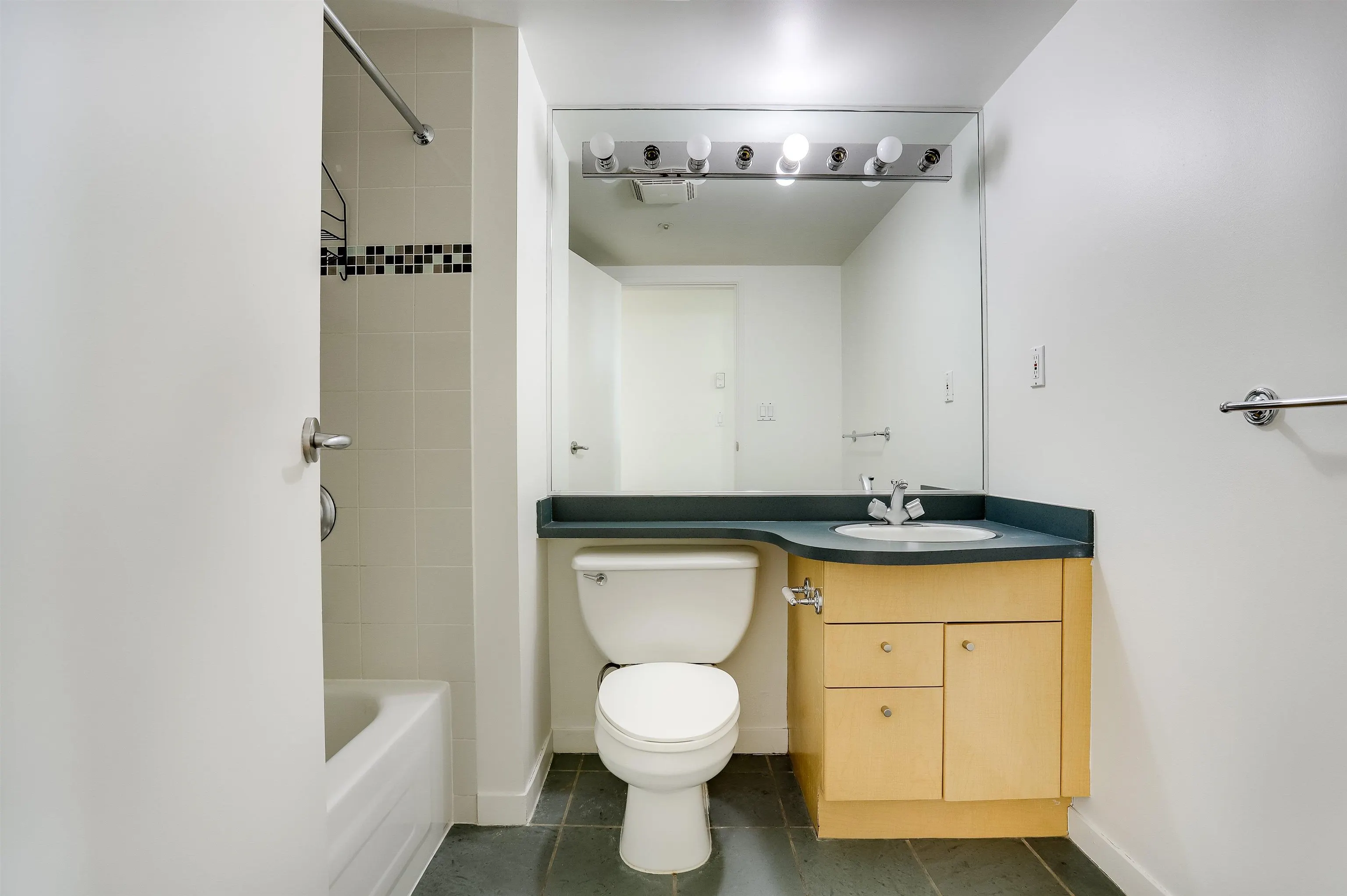 1009 Expo Boulevard #2008