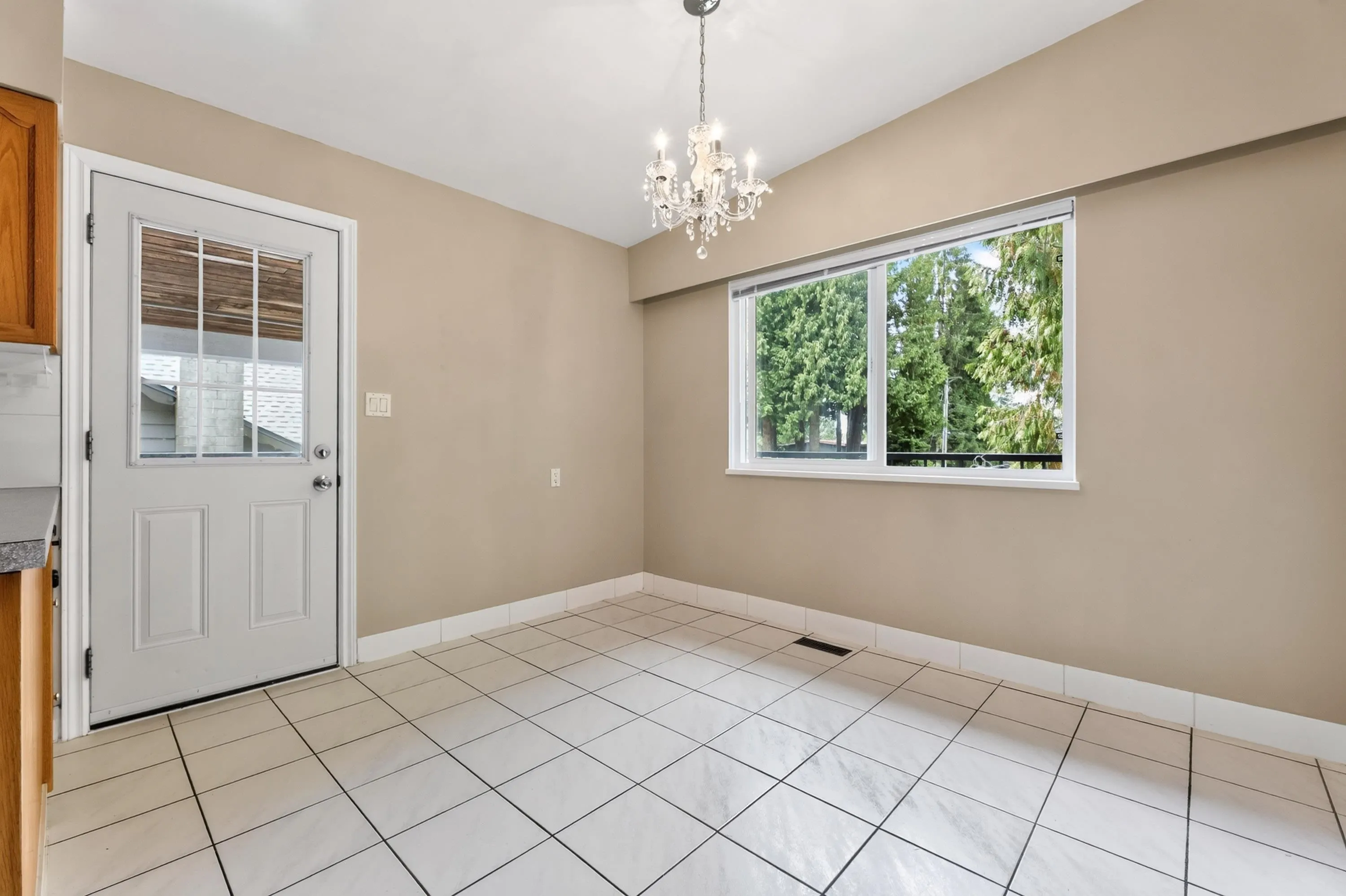 469 Laurentian Crescent