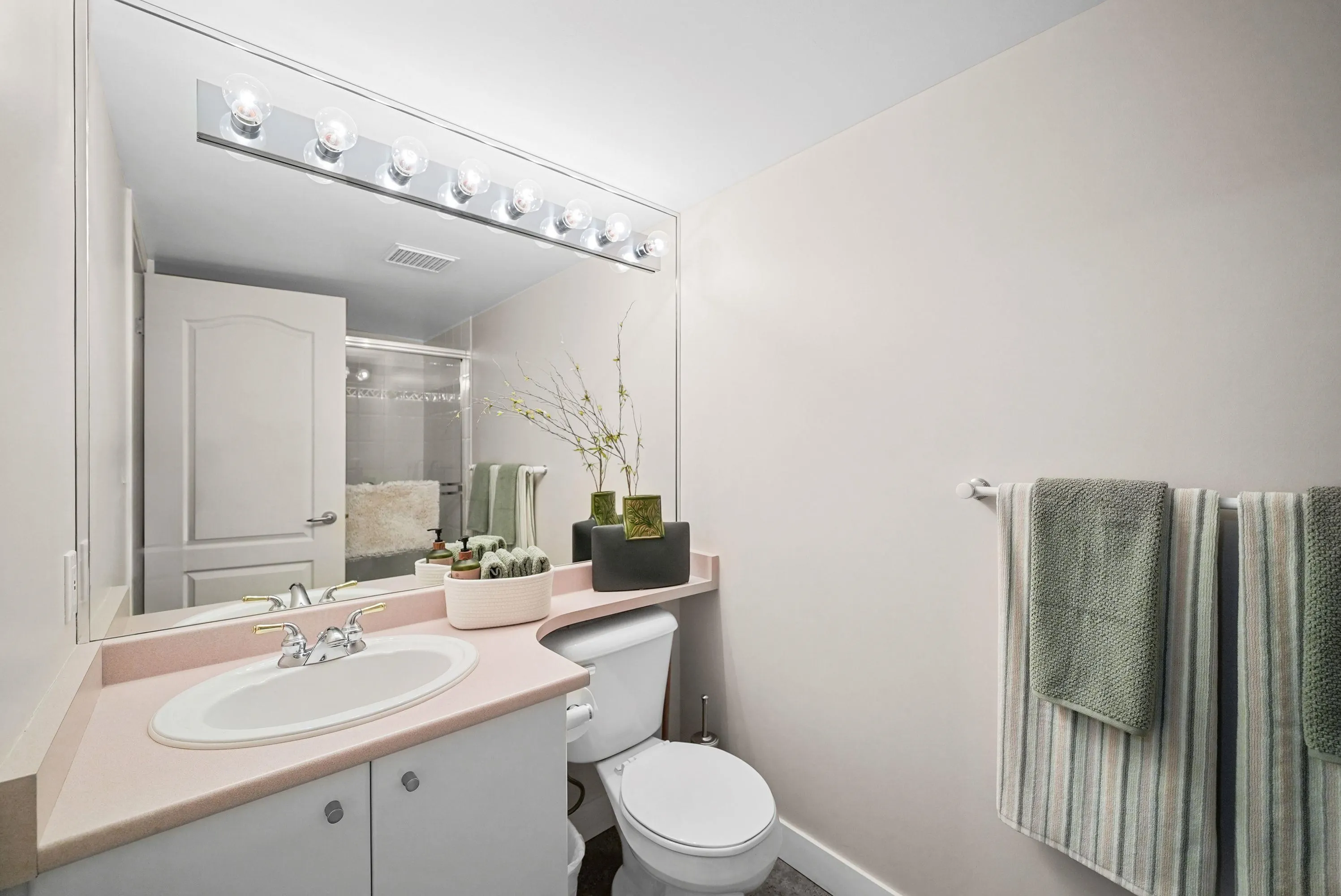 22022 49 Avenue #406