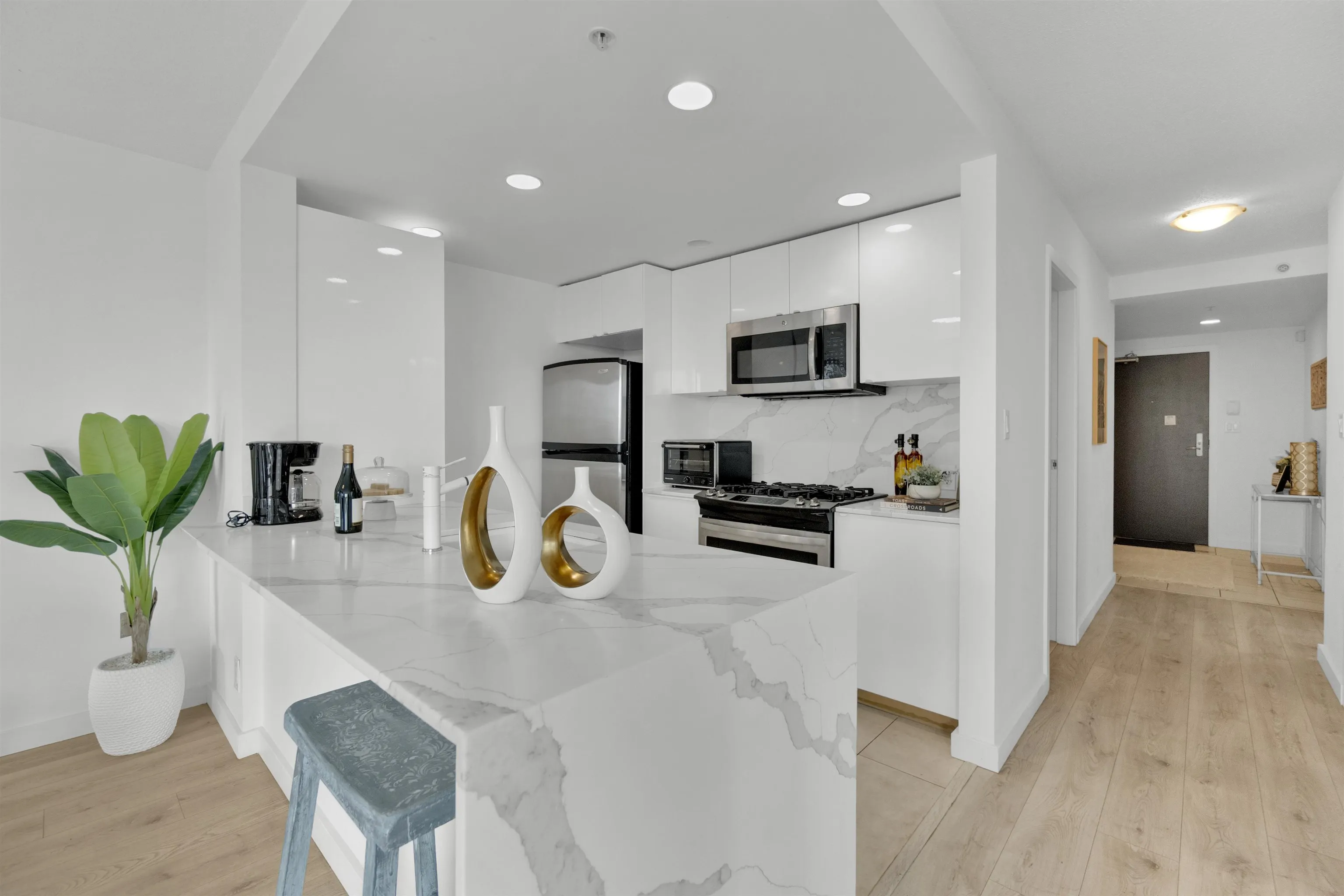455 Beach Crescent #502