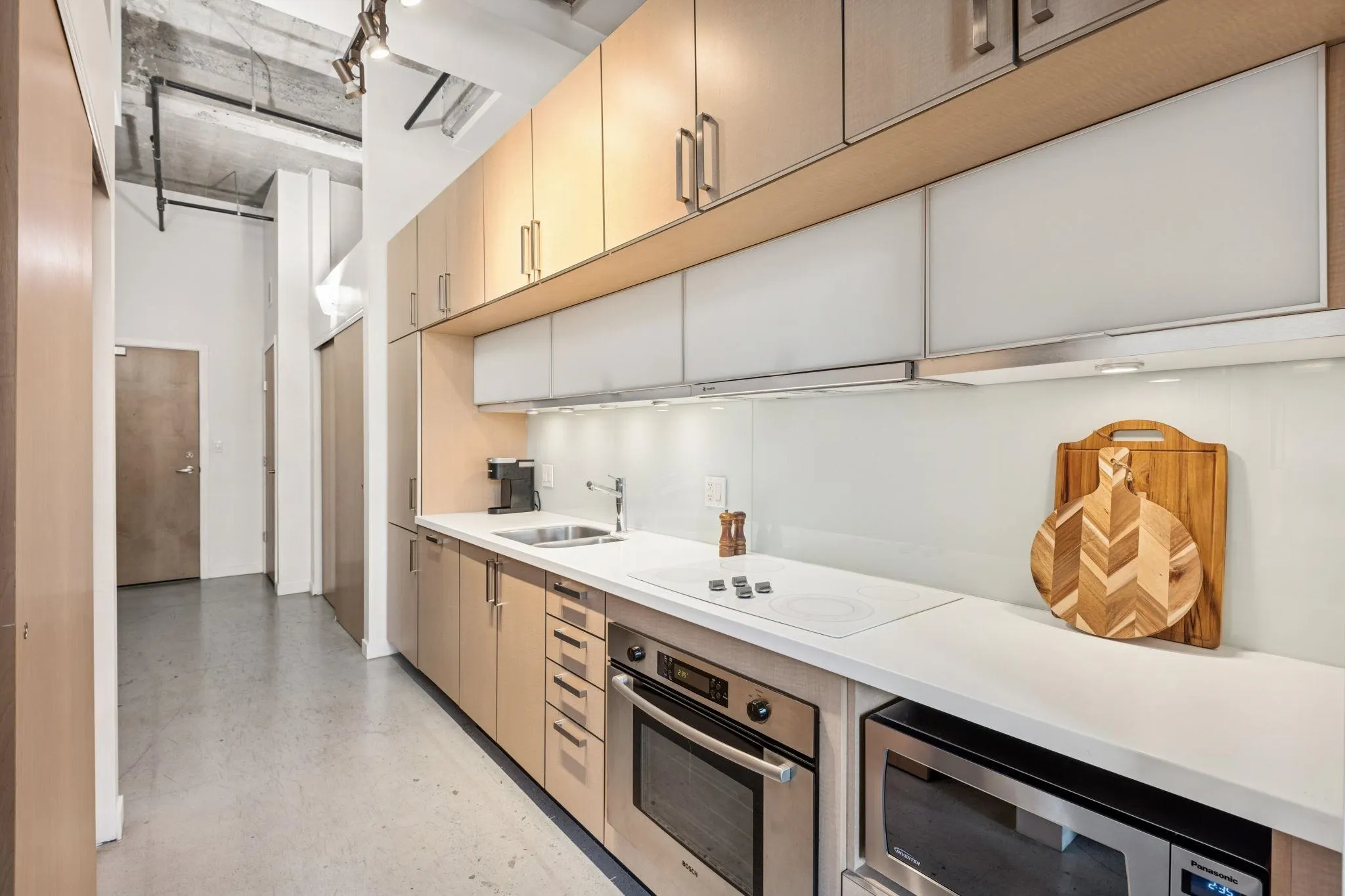 546 Beatty Street #206