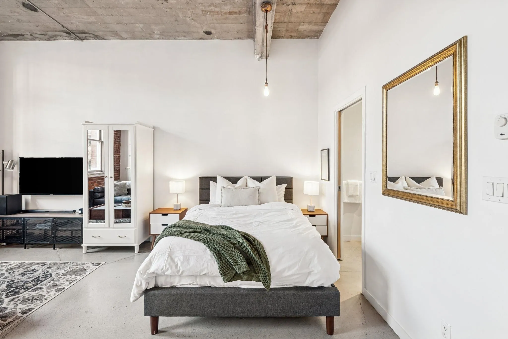 546 Beatty Street #206