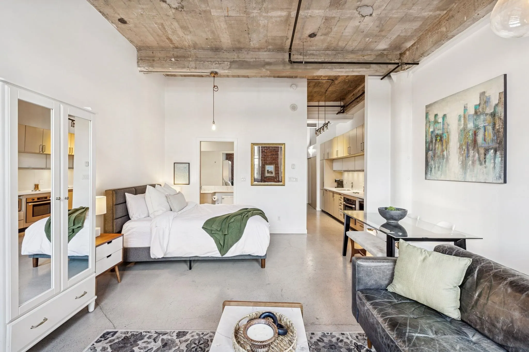 546 Beatty Street #206
