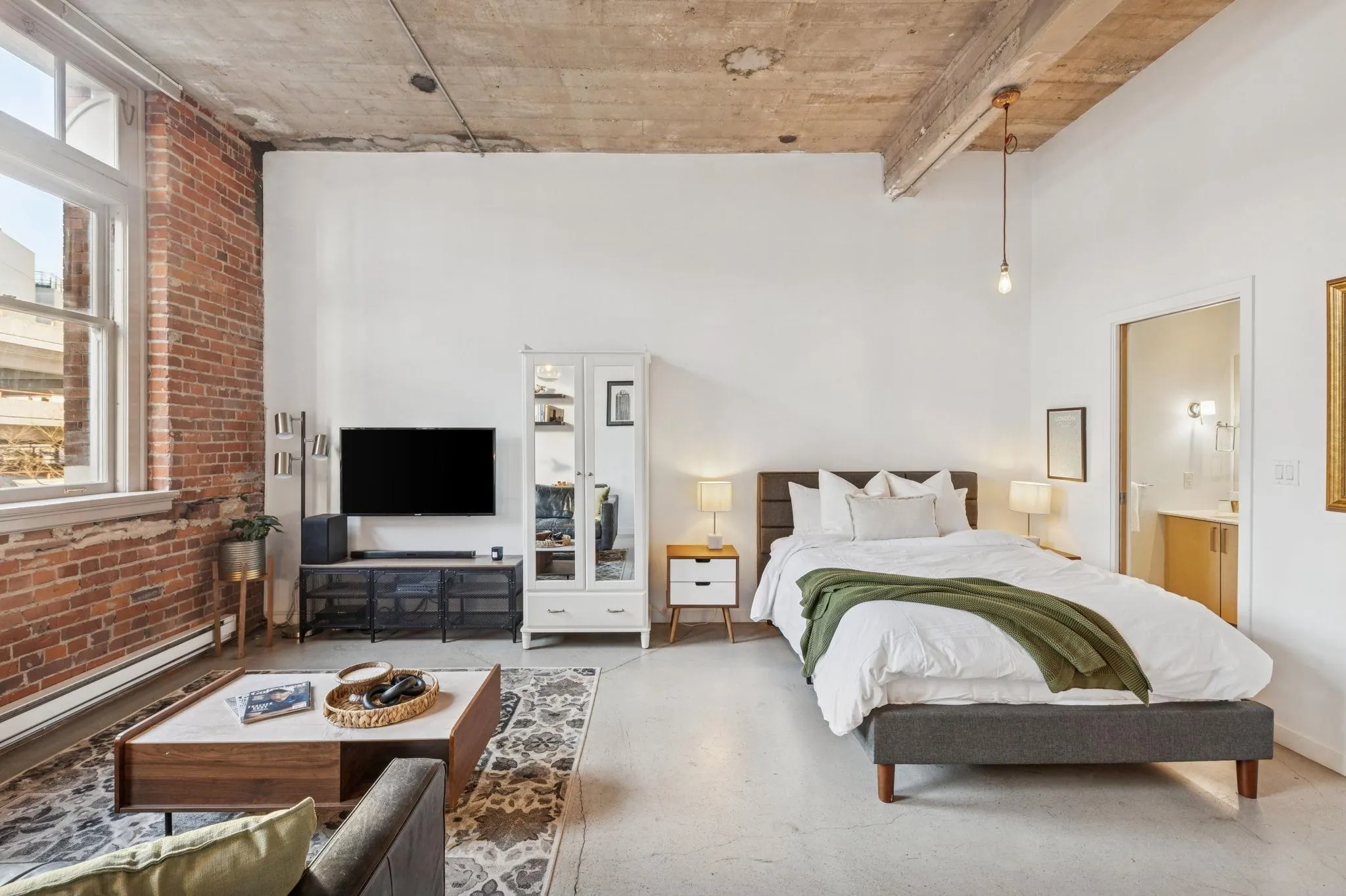 546 Beatty Street #206