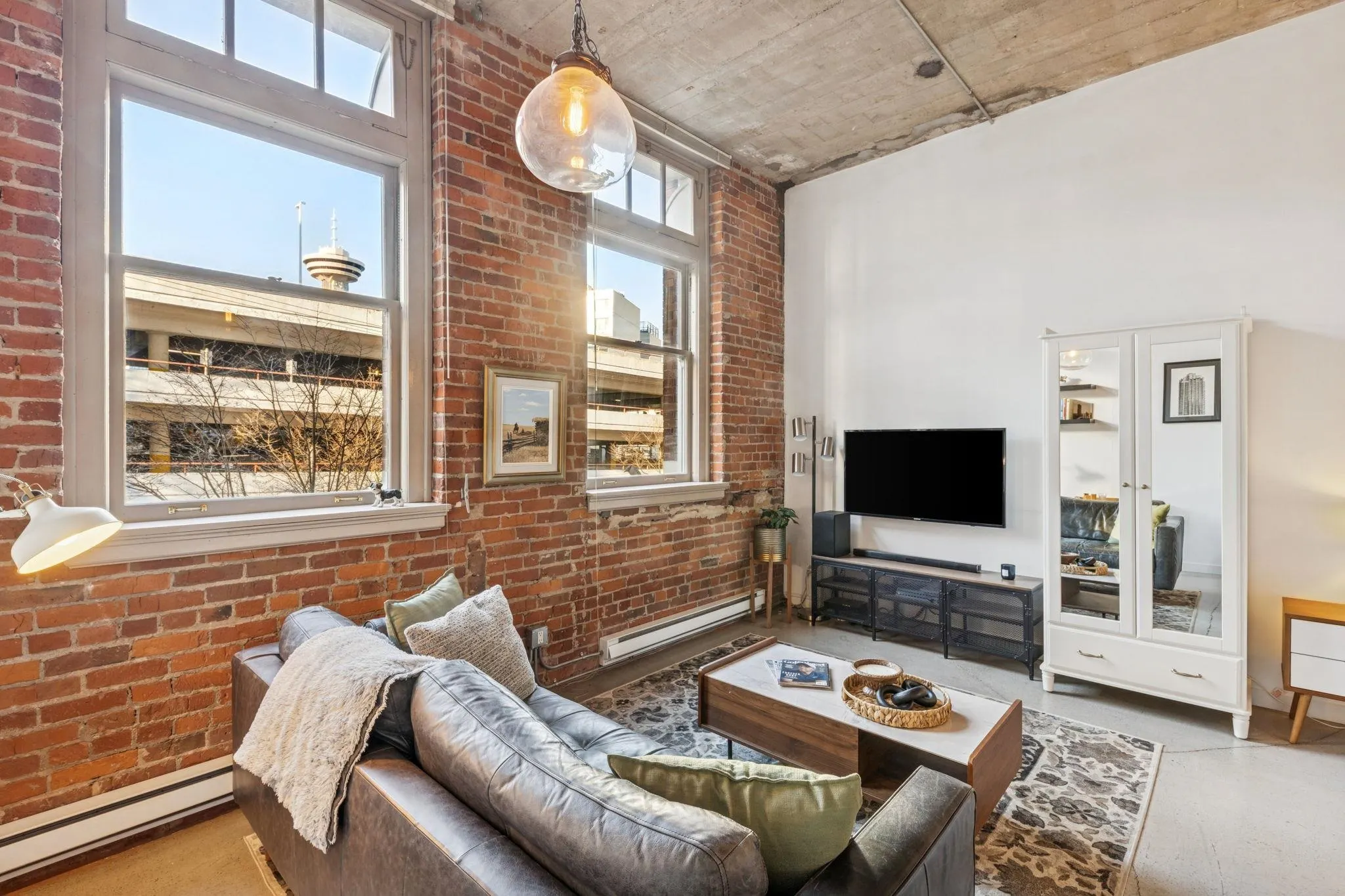 546 Beatty Street #206
