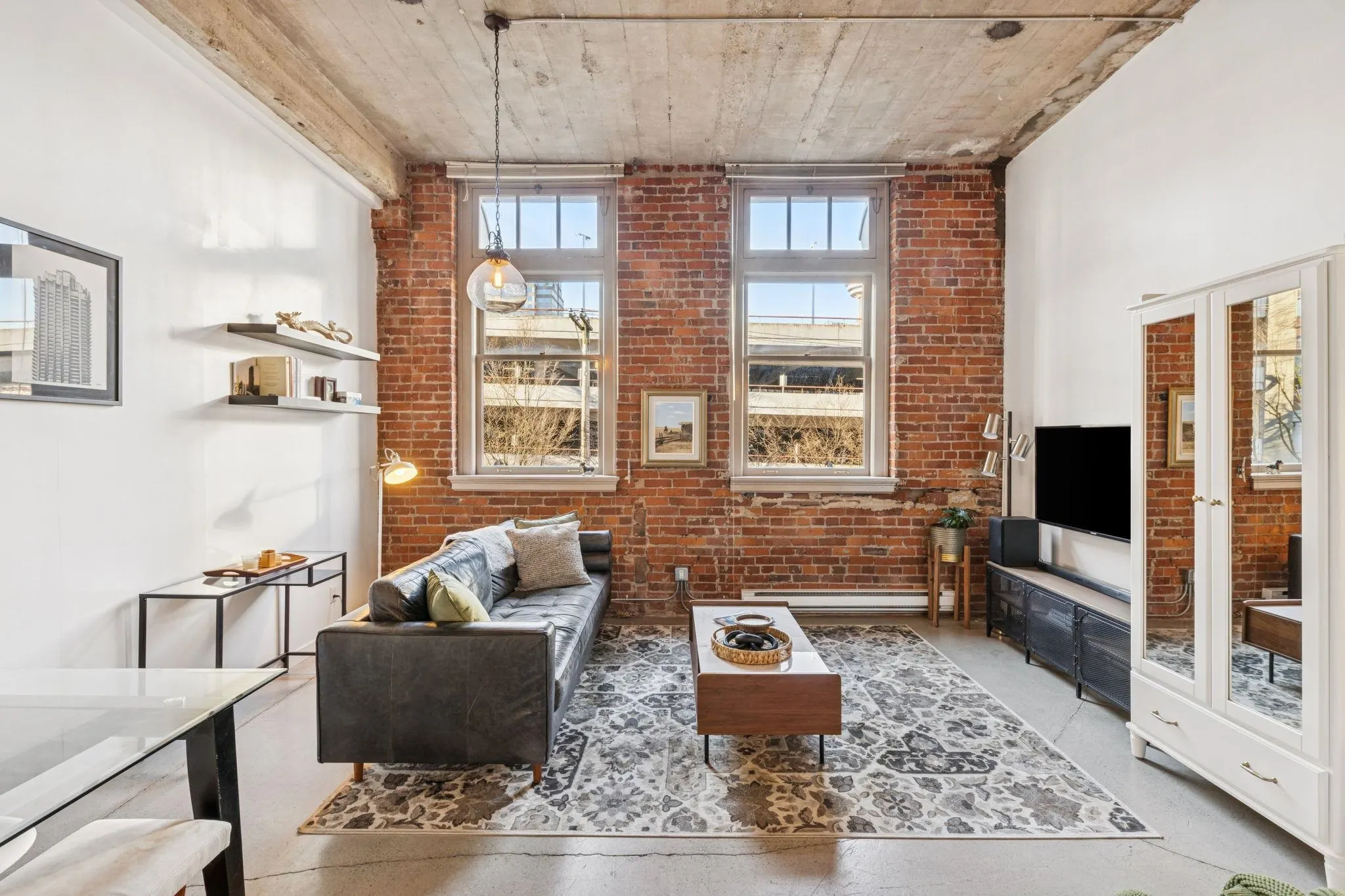546 Beatty Street #206