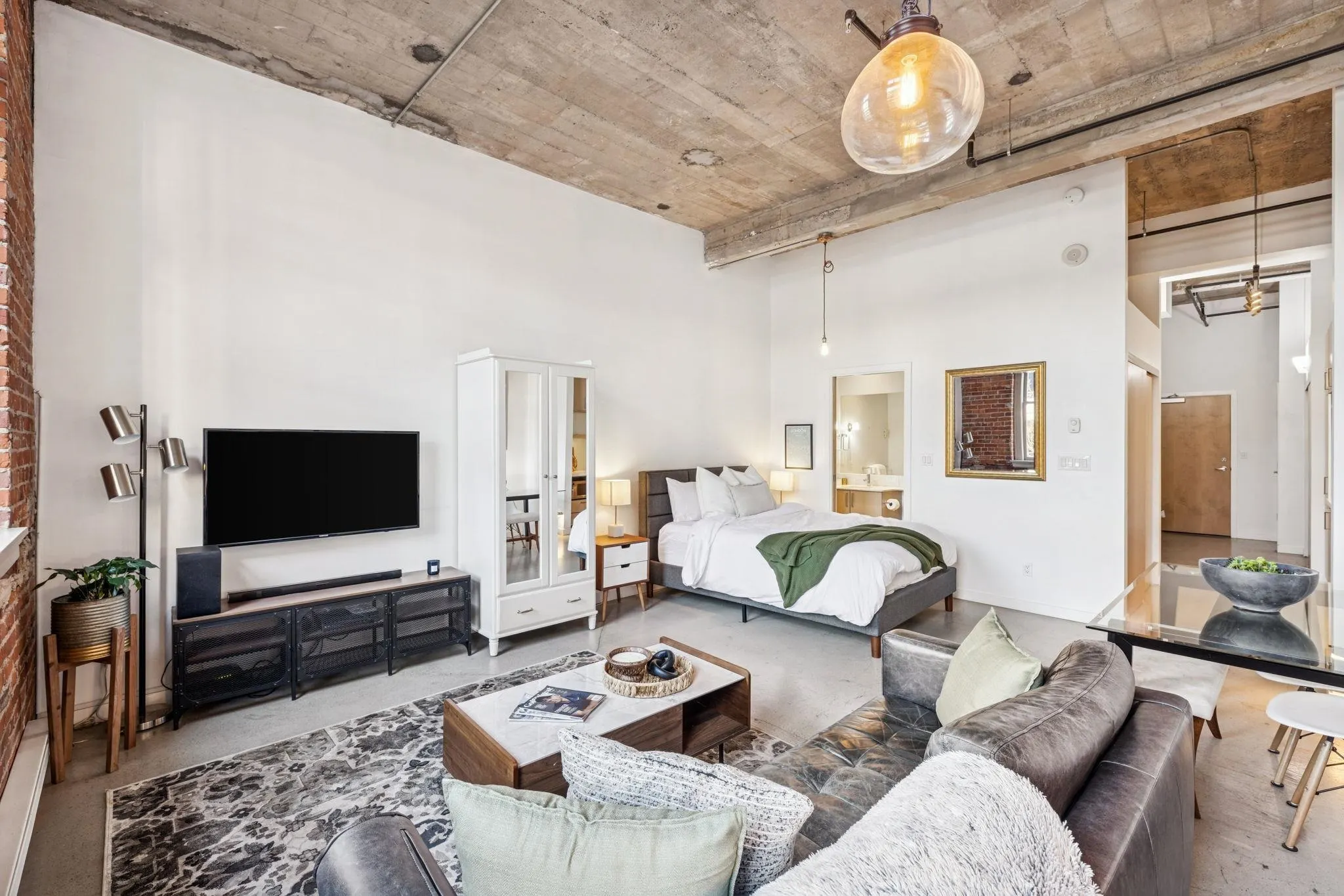 546 Beatty Street #206