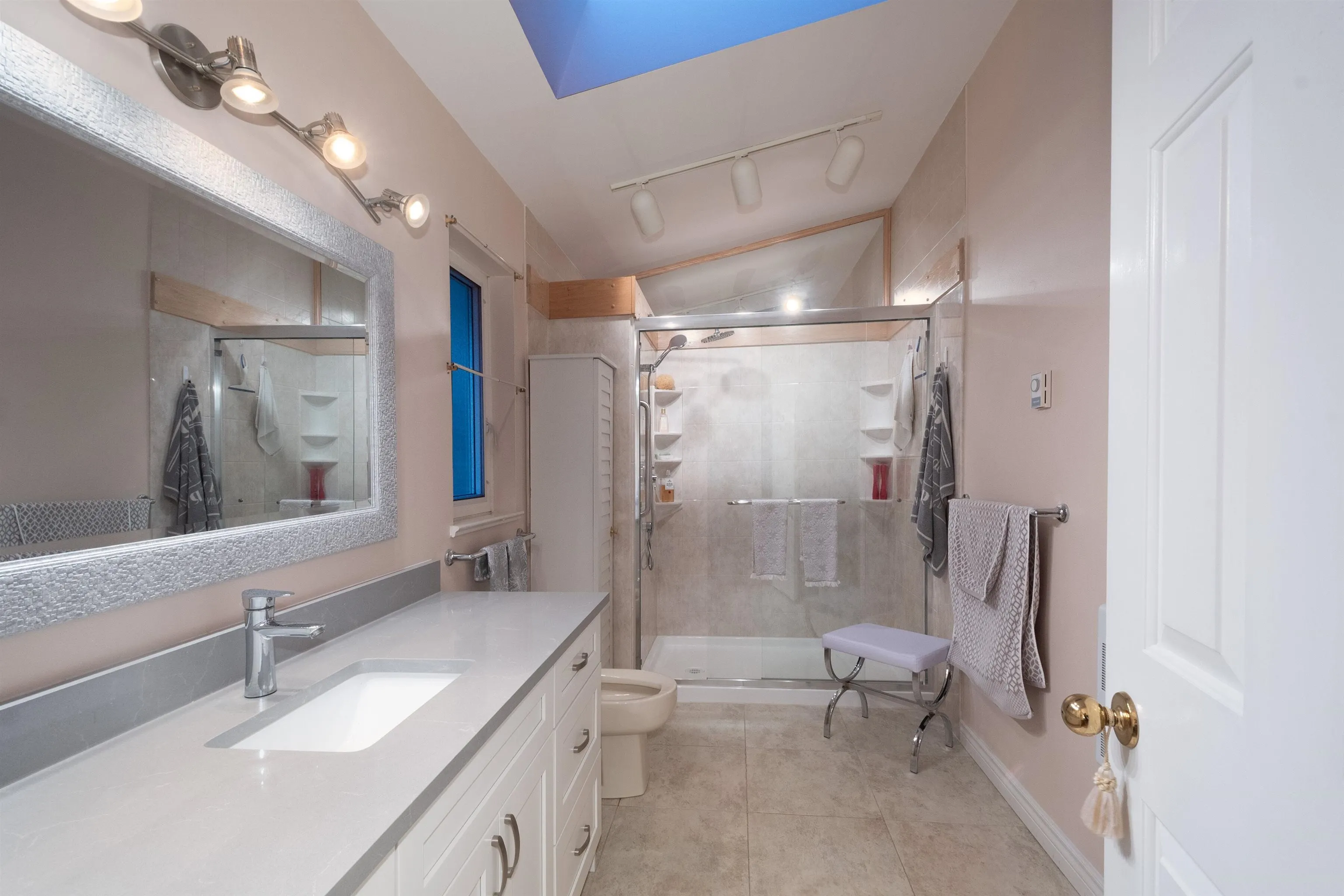 6440 Rosebery Avenue