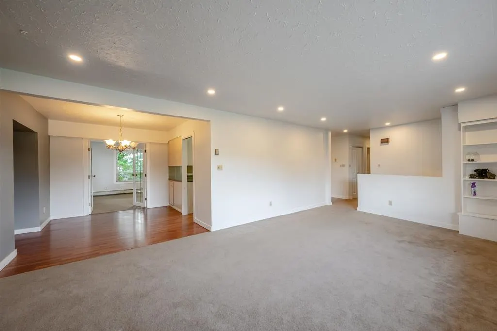 32670 Avalon Crescent
