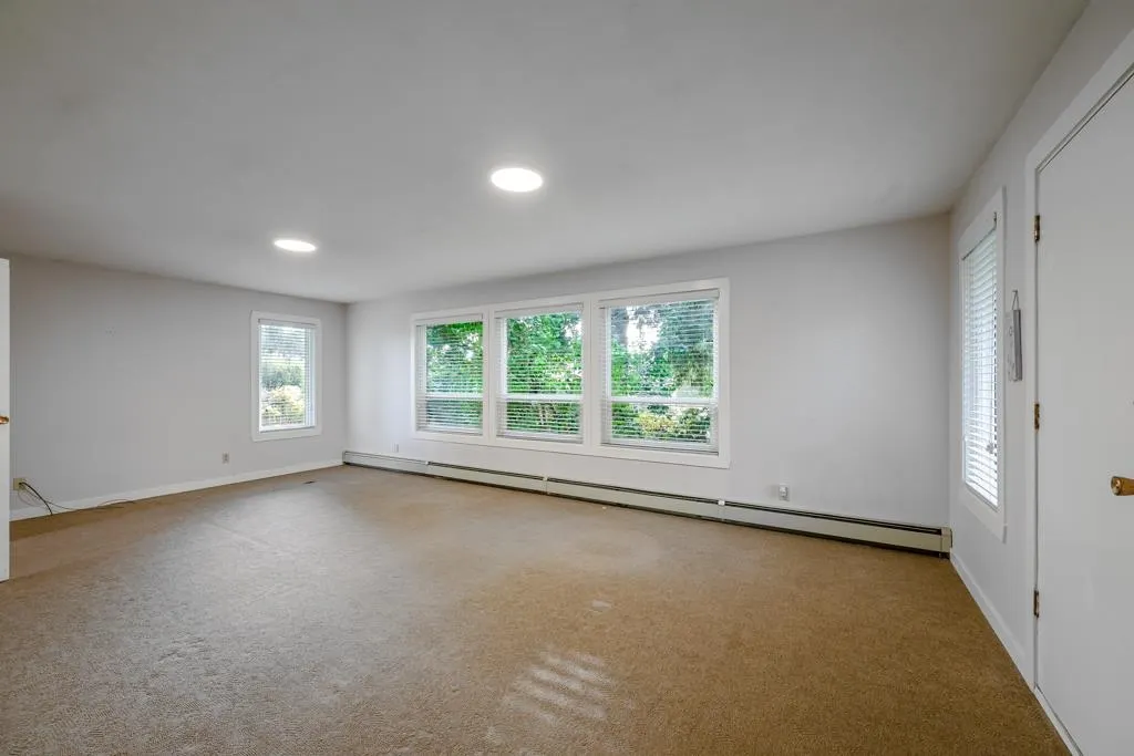 32670 Avalon Crescent