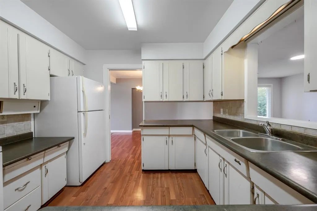 32670 Avalon Crescent