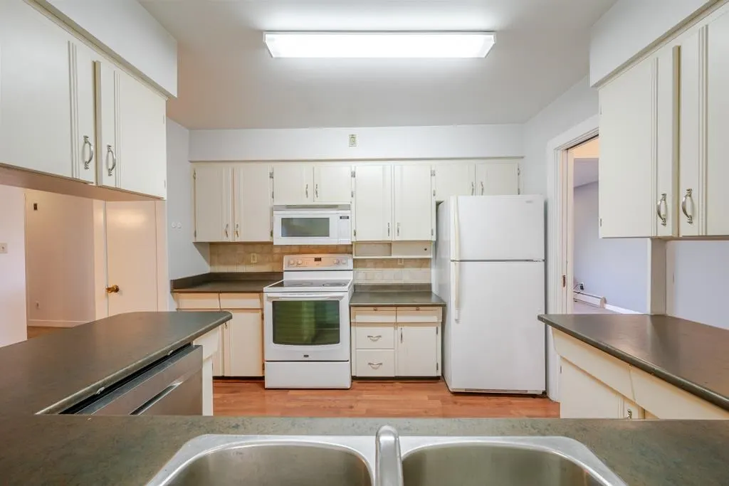 32670 Avalon Crescent