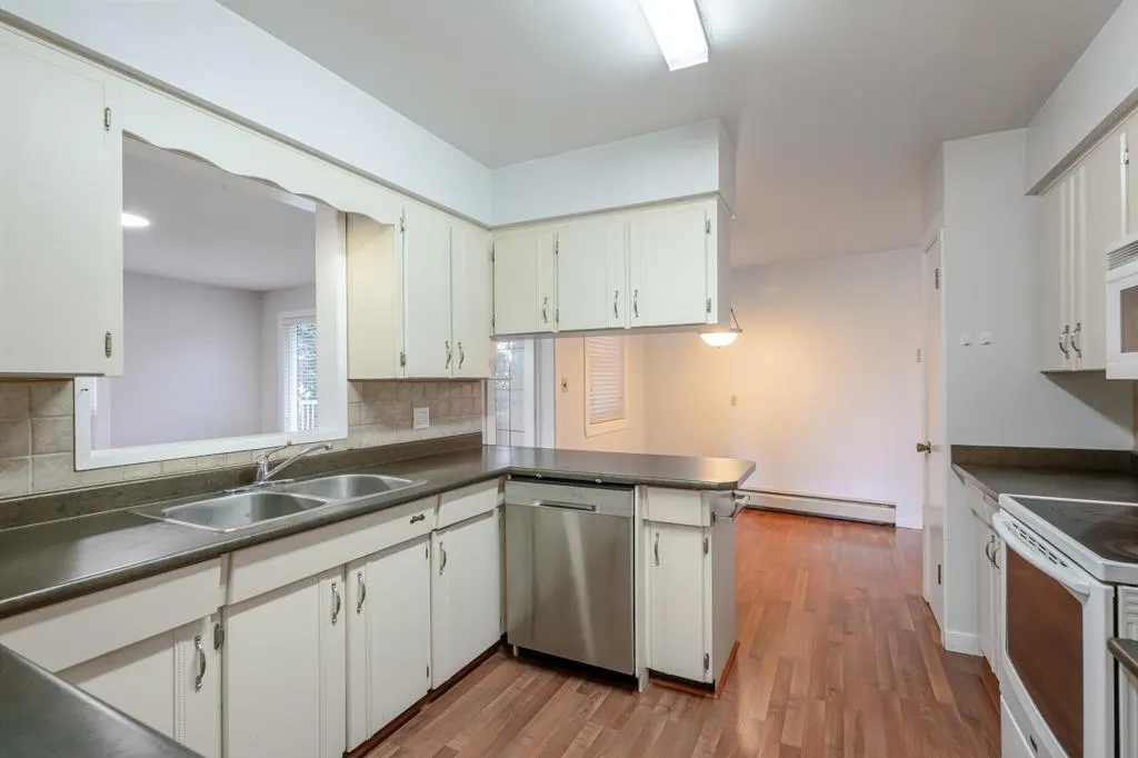 32670 Avalon Crescent
