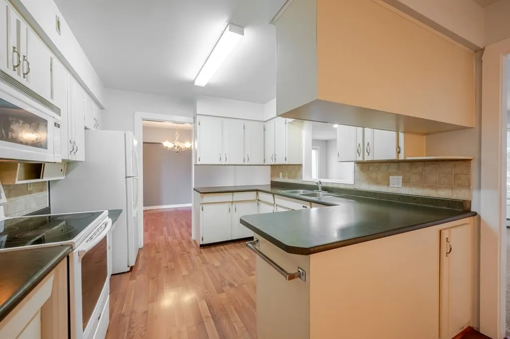 32670 Avalon Crescent