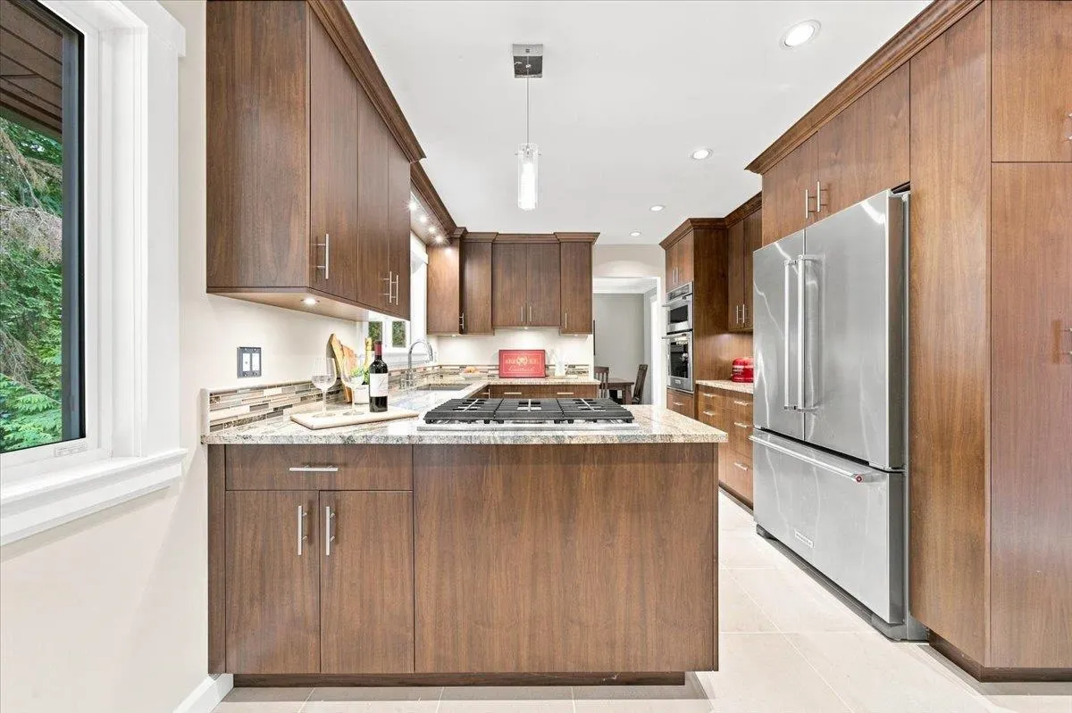 976 Corona Crescent