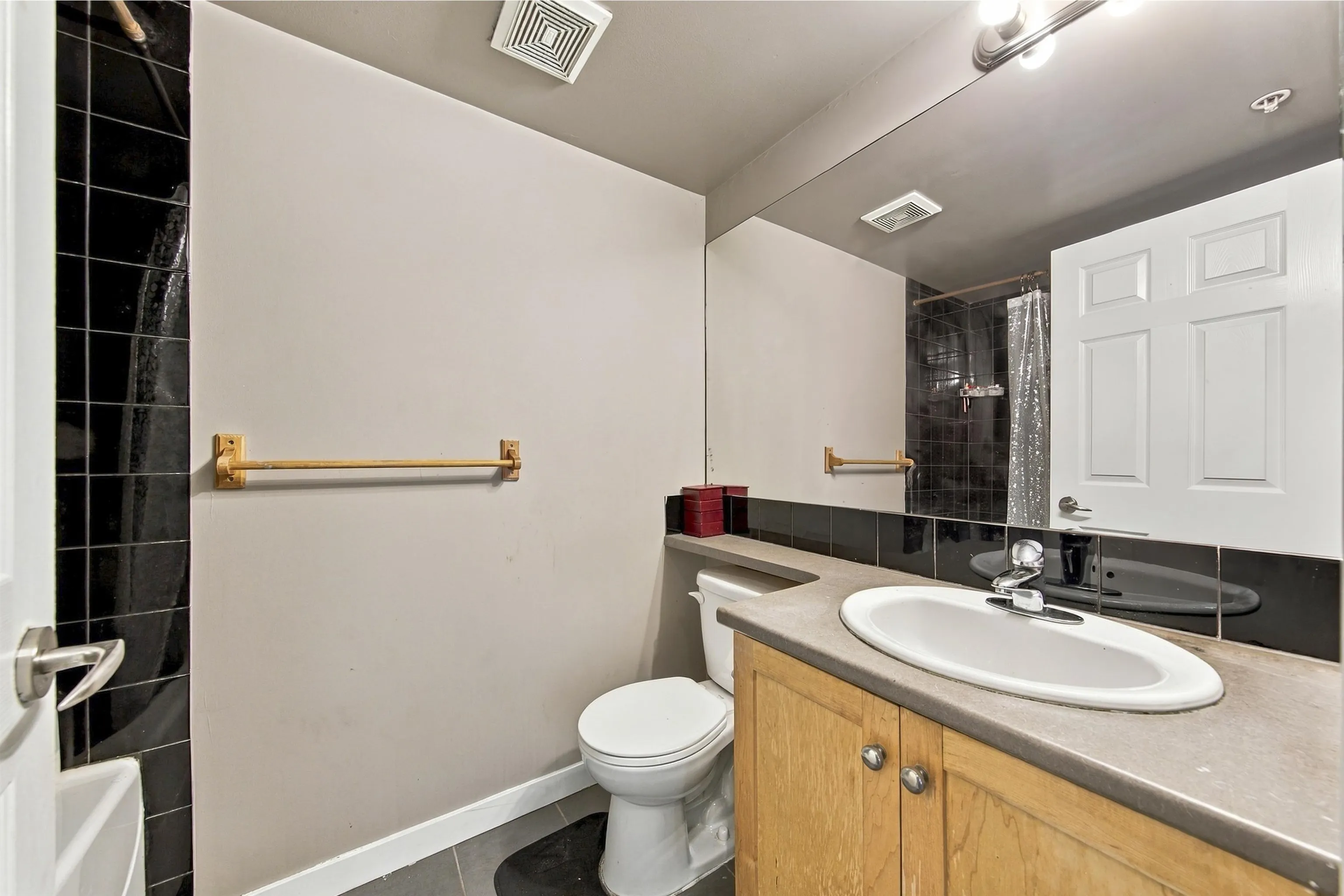240 Sherbrooke Street #3318