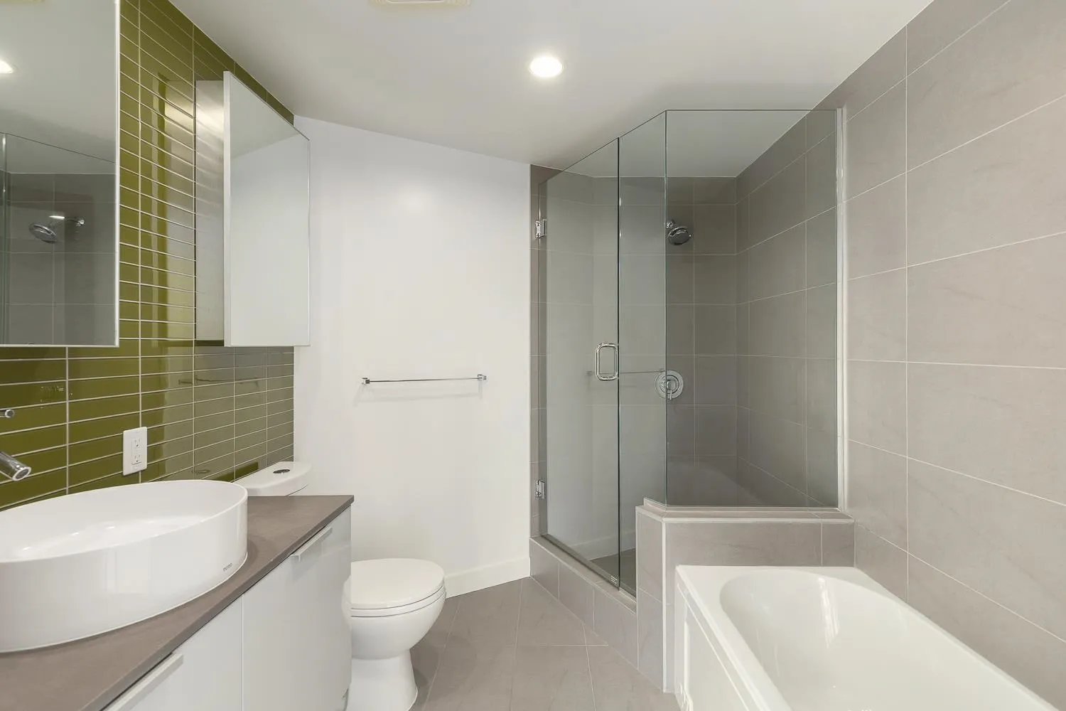 128 W Cordova Street #810