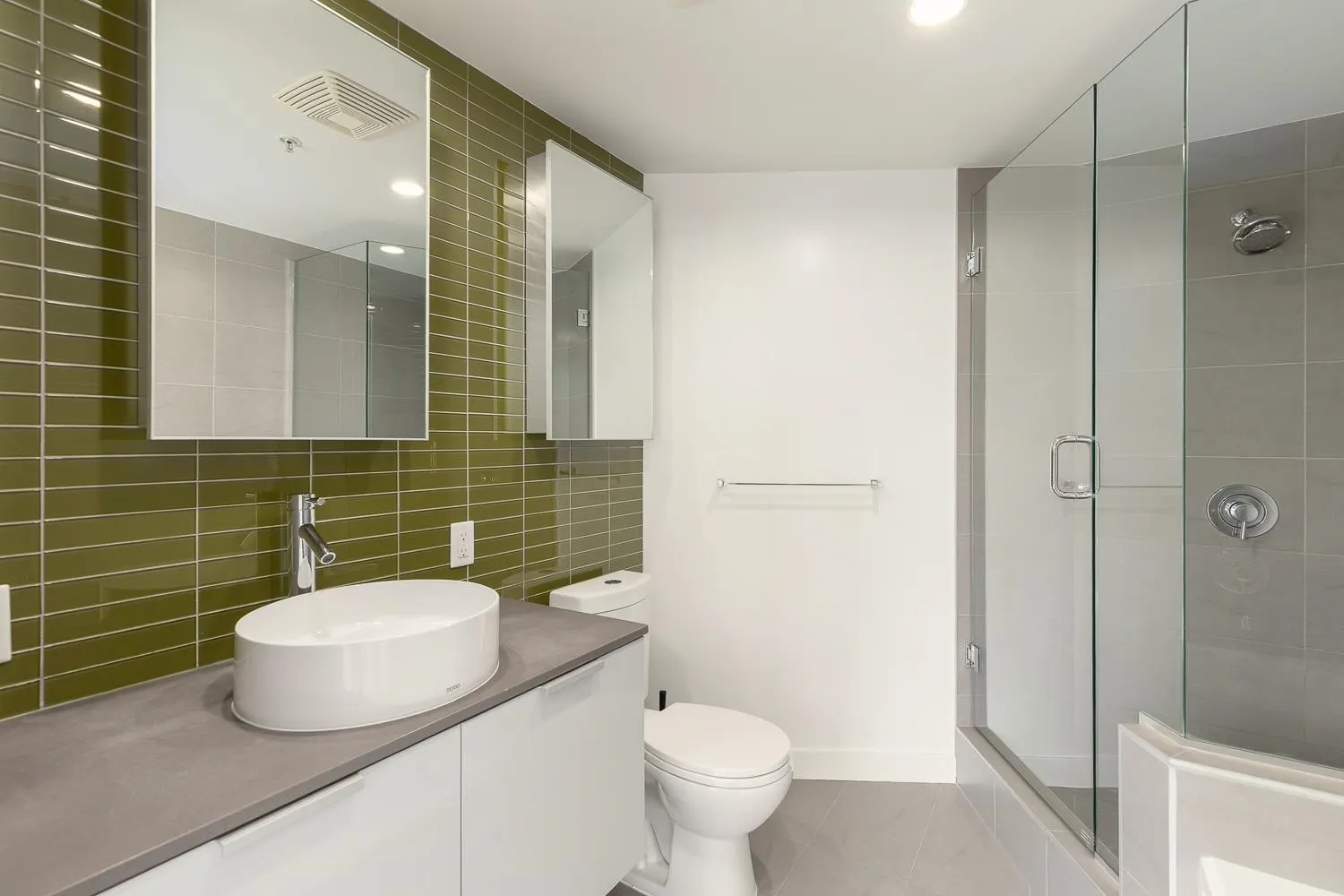 128 W Cordova Street #810