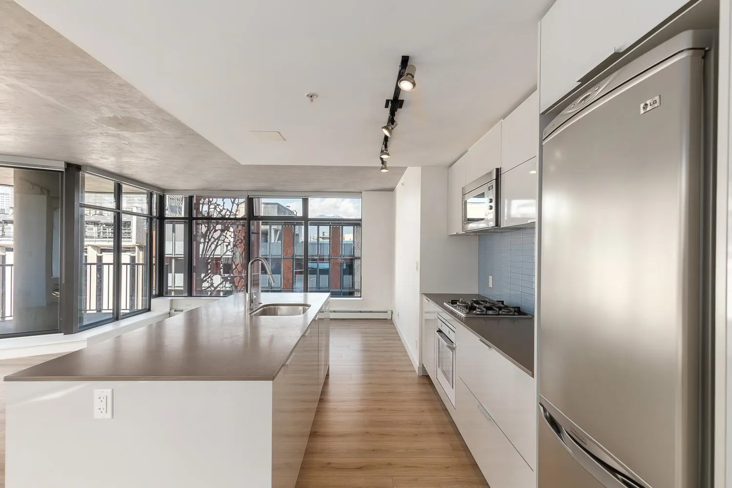 128 W Cordova Street #810