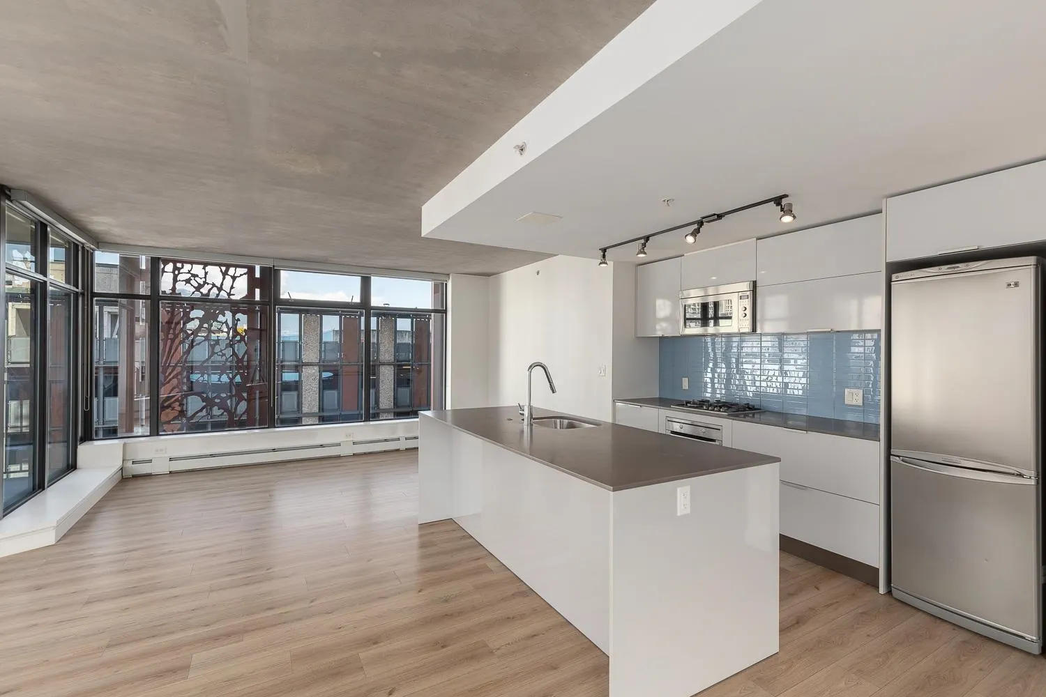 128 W Cordova Street #810