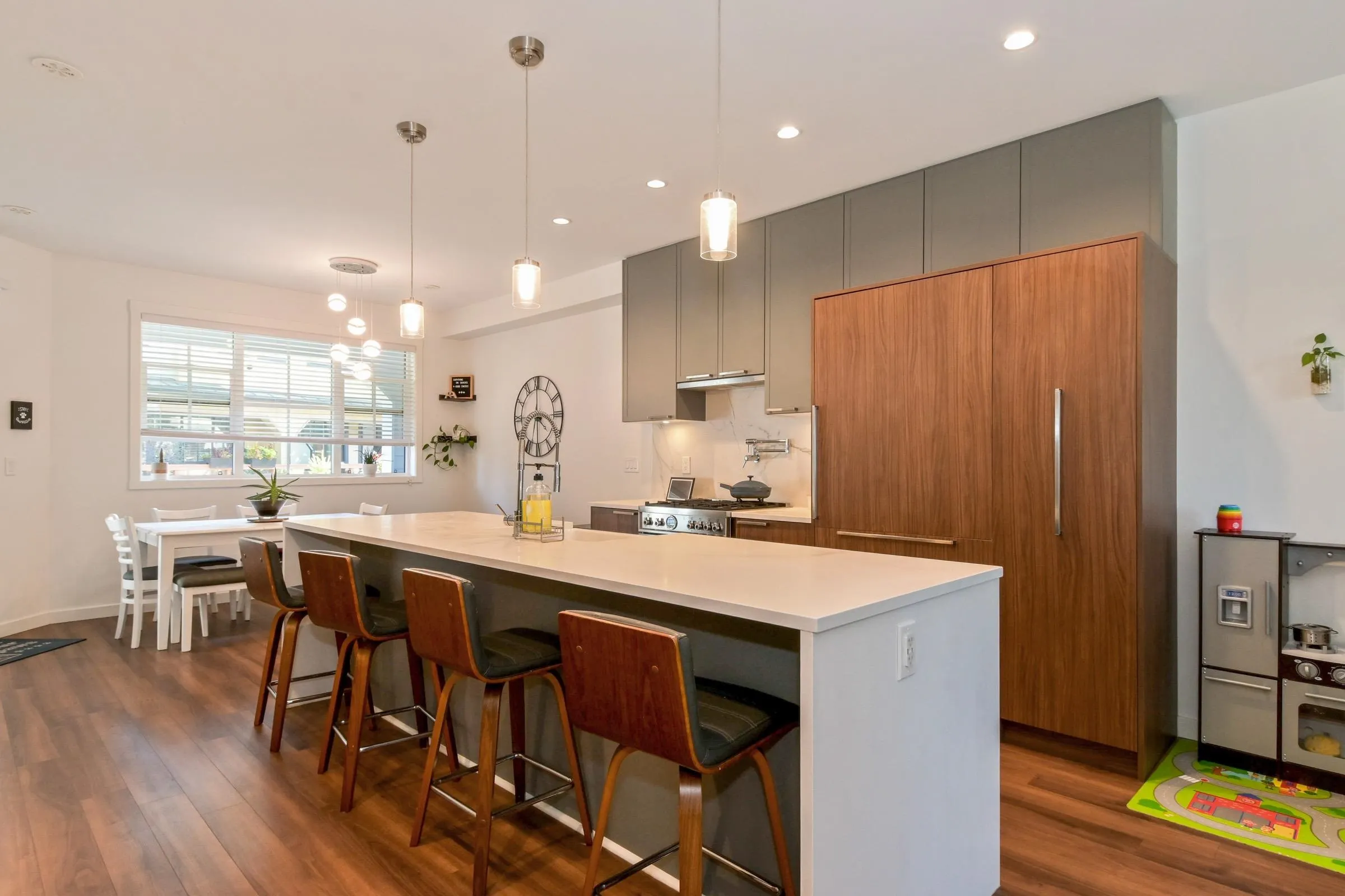 6429 Market Avenue #10