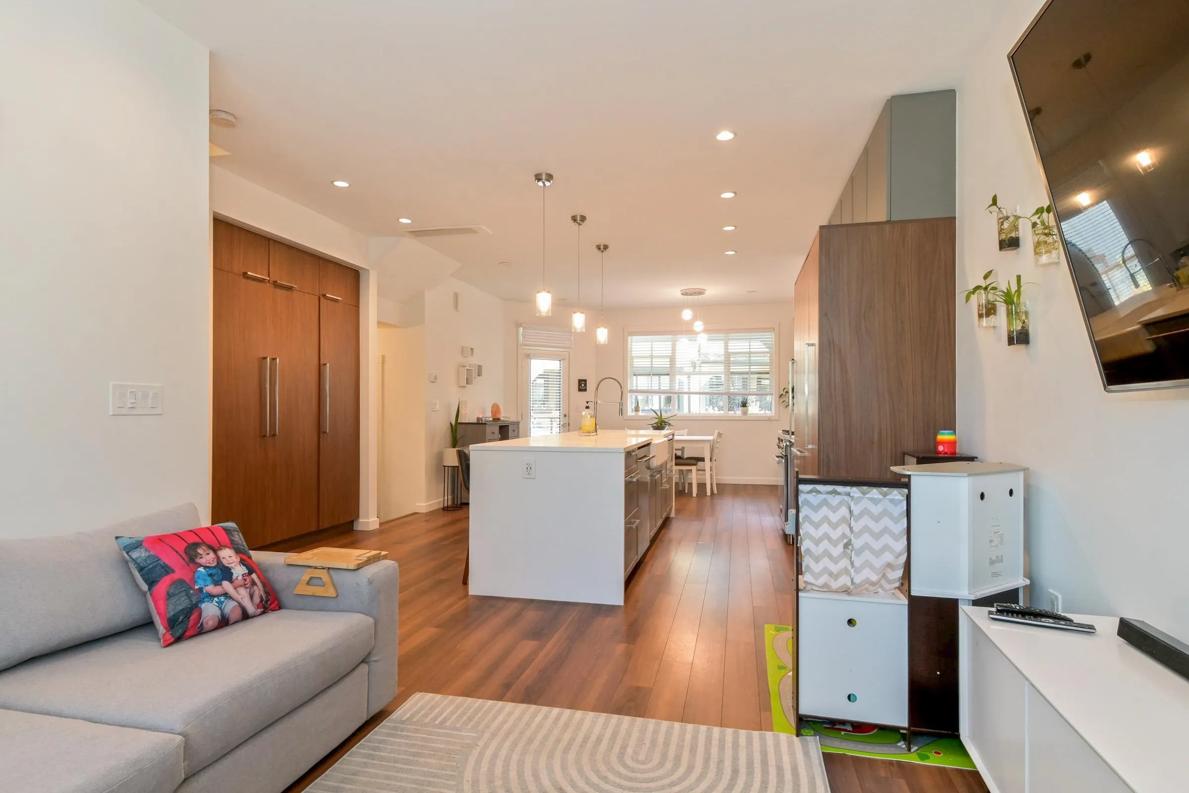 6429 Market Avenue #10
