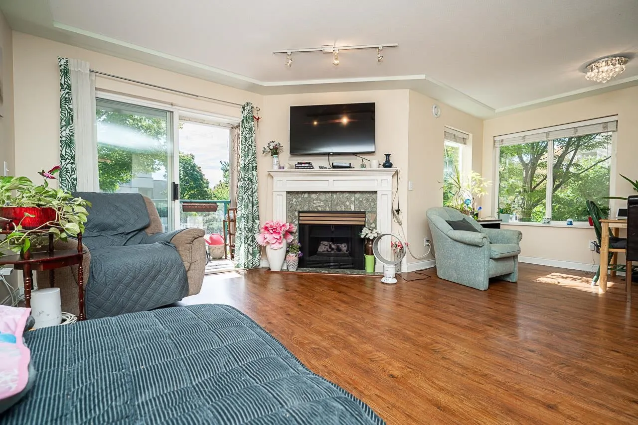20443 53 Avenue #209
