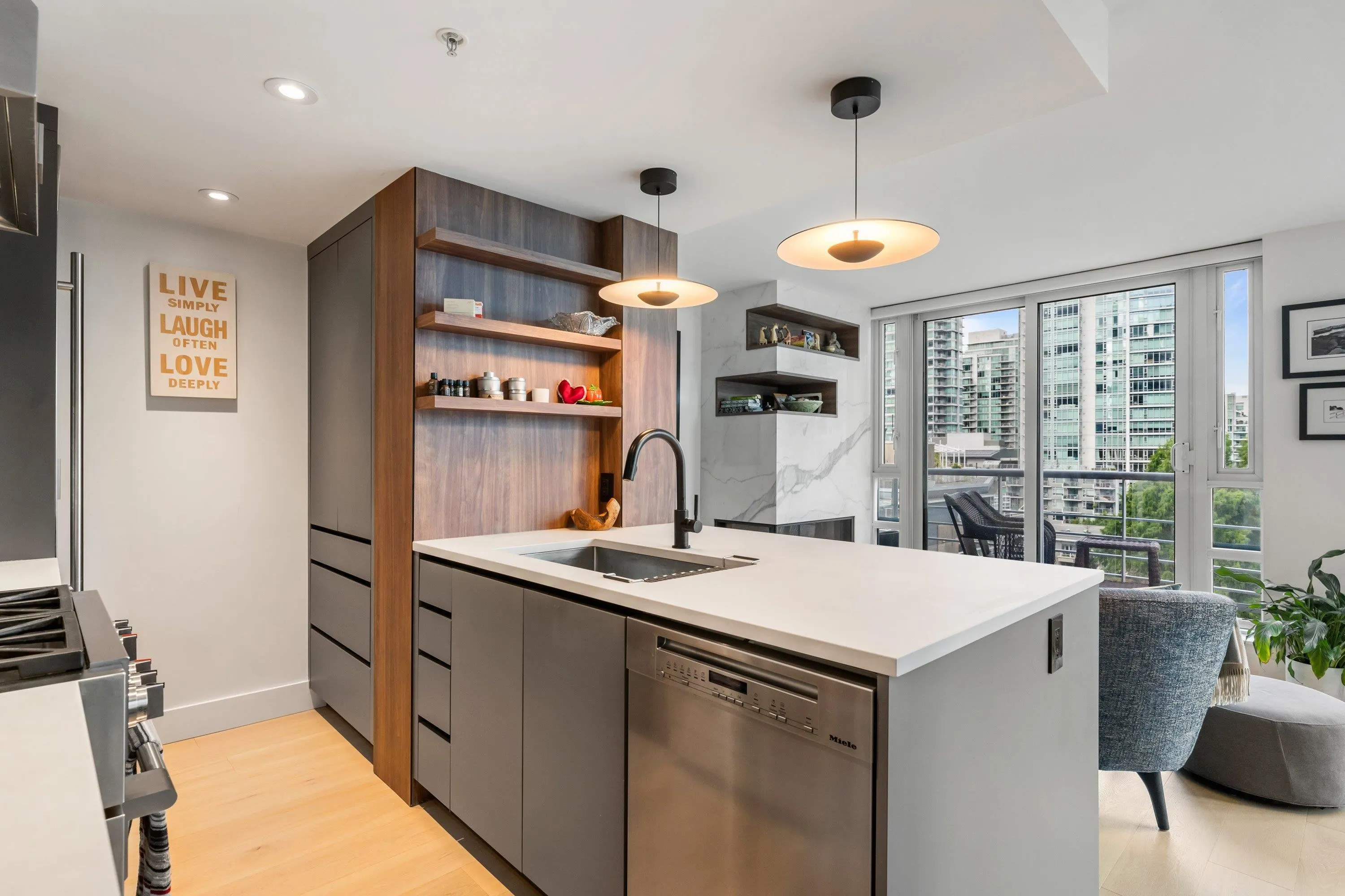590 Nicola Street #807