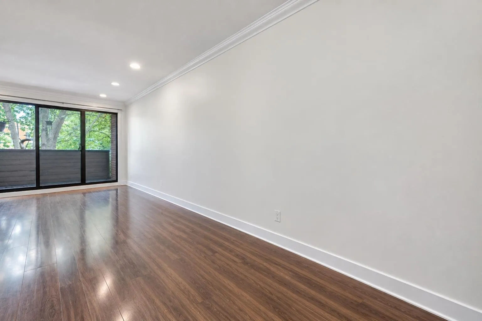 853 E 7 Avenue #206